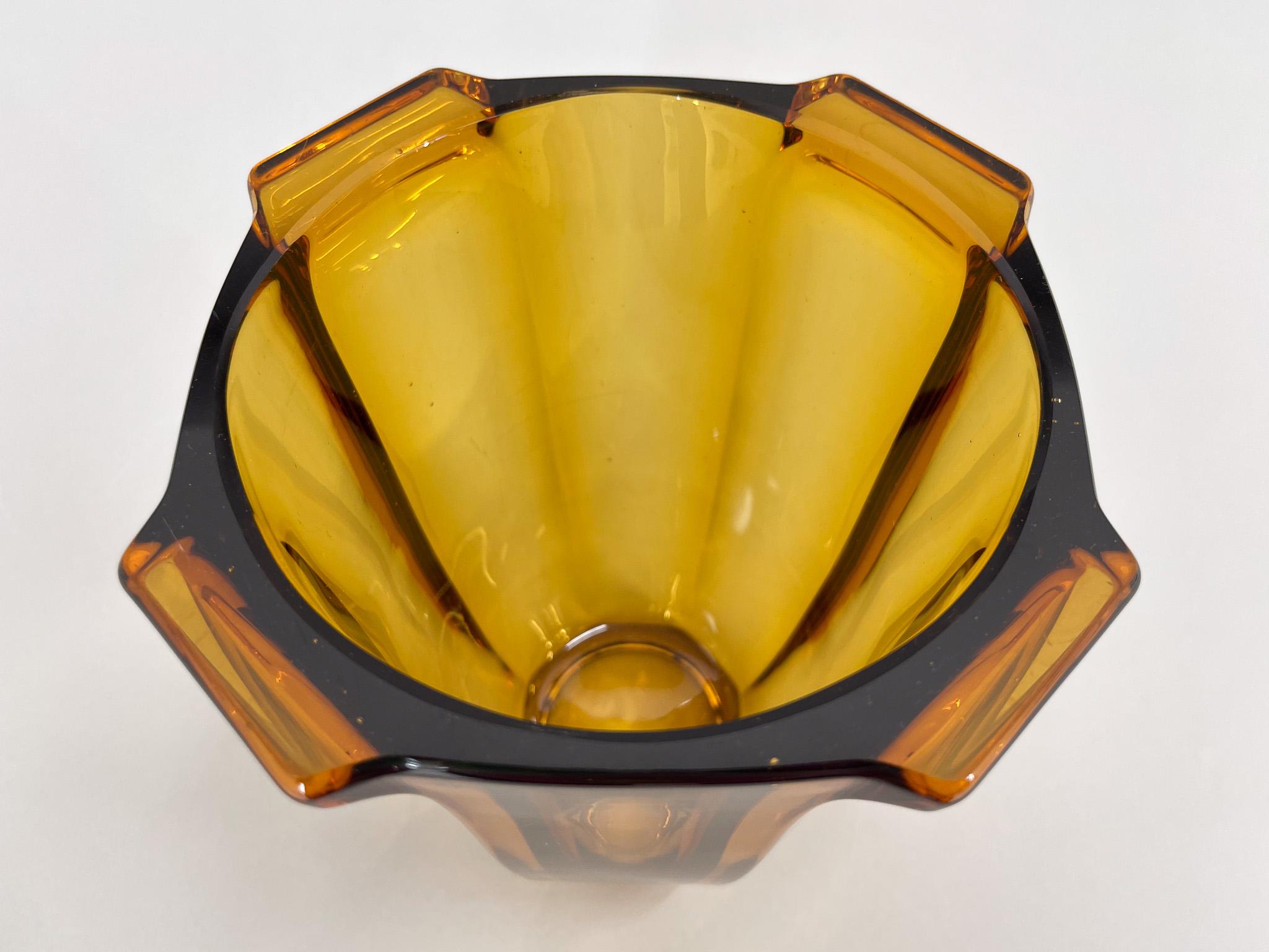 Art Deco Amber Glass Vase by Rudolf Schrotter, 1930s In Good Condition For Sale In Praha, CZ