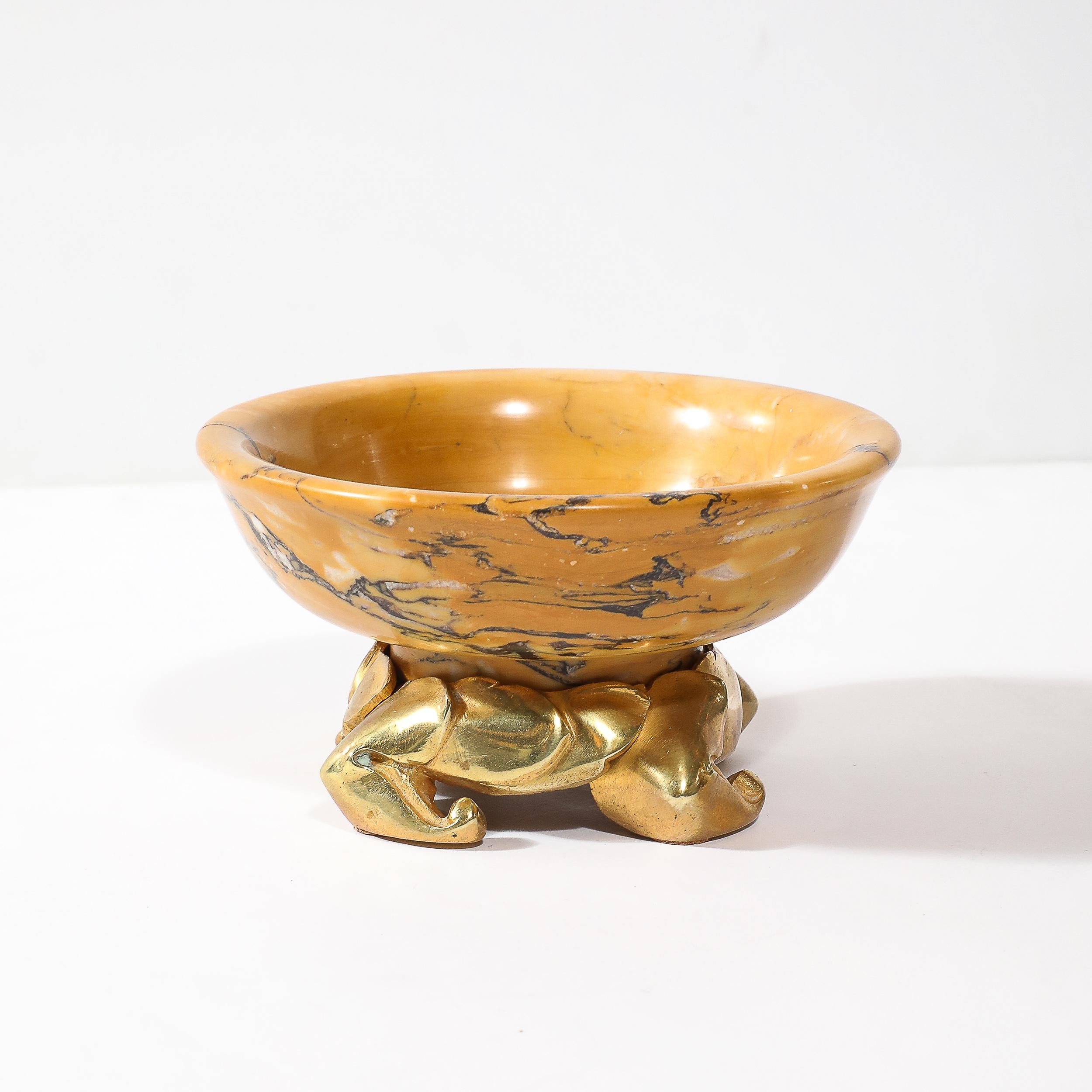 Plato Art Decó de Mármol Ámbar Dorado con Base Estilizada de Bronce Dorado en venta 1