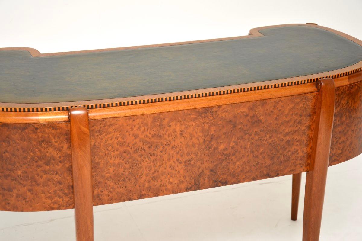 Art Deco Amboyna und Intarsien Satin Holz Lederplatte Schreibtisch im Angebot 7