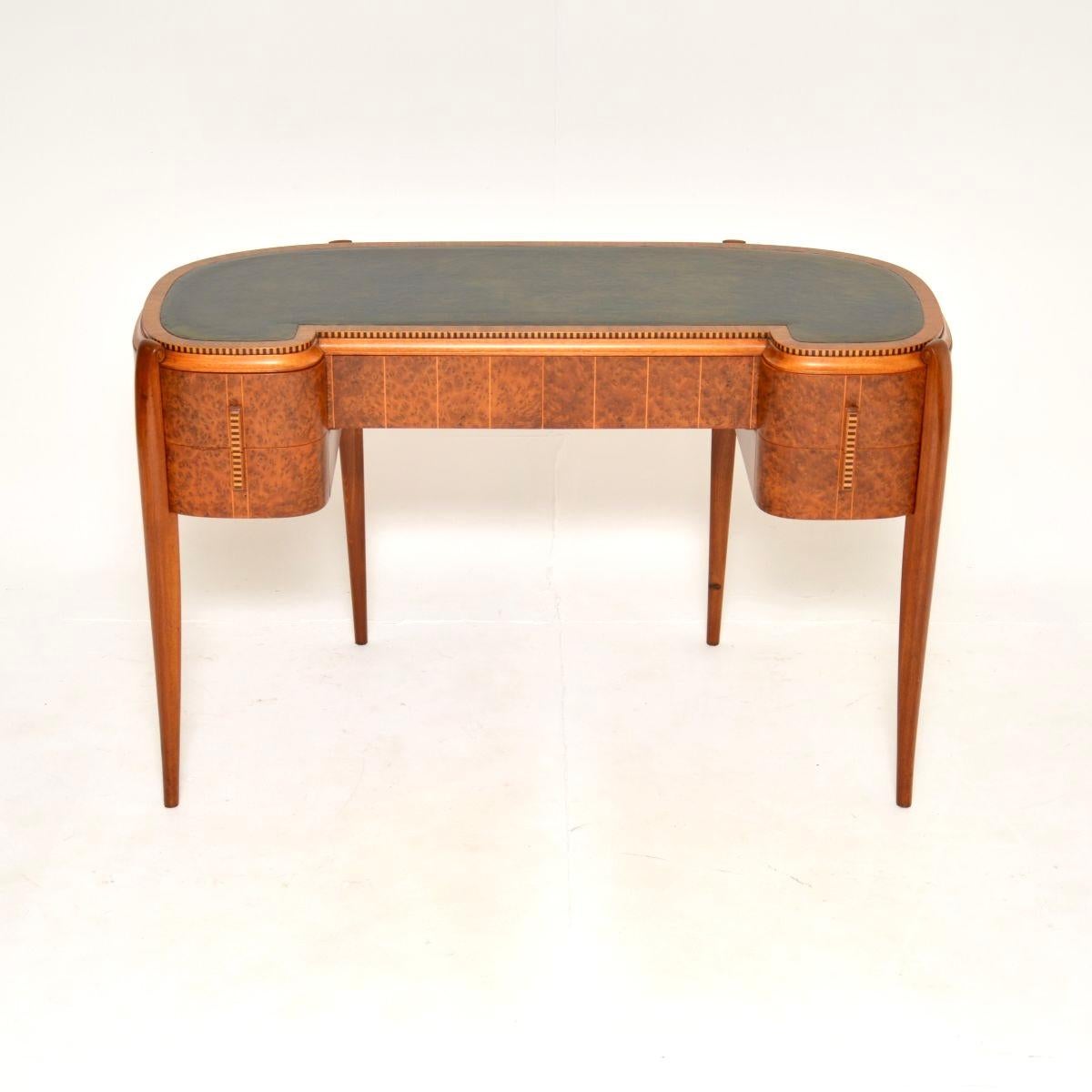 Art Deco Amboyna und Intarsien Satin Holz Lederplatte Schreibtisch (Art déco) im Angebot