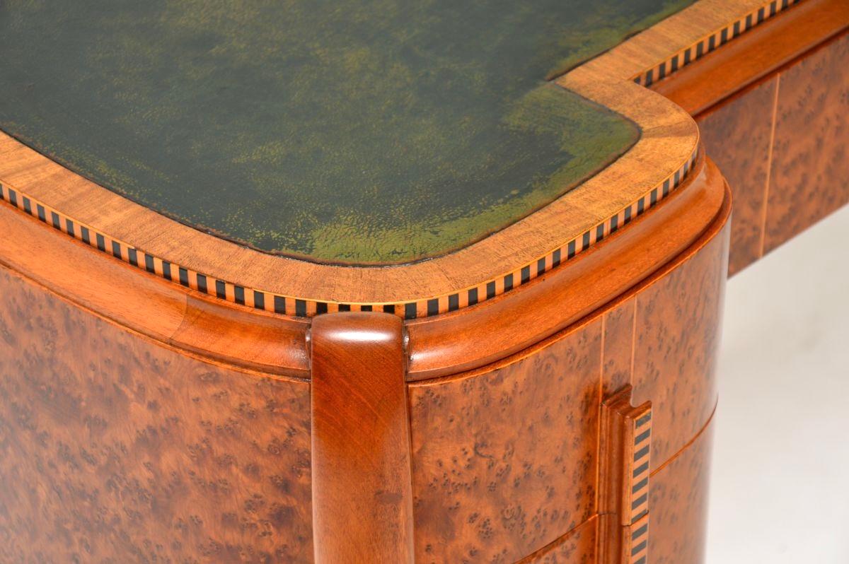 Art Deco Amboyna und Intarsien Satin Holz Lederplatte Schreibtisch im Angebot 3