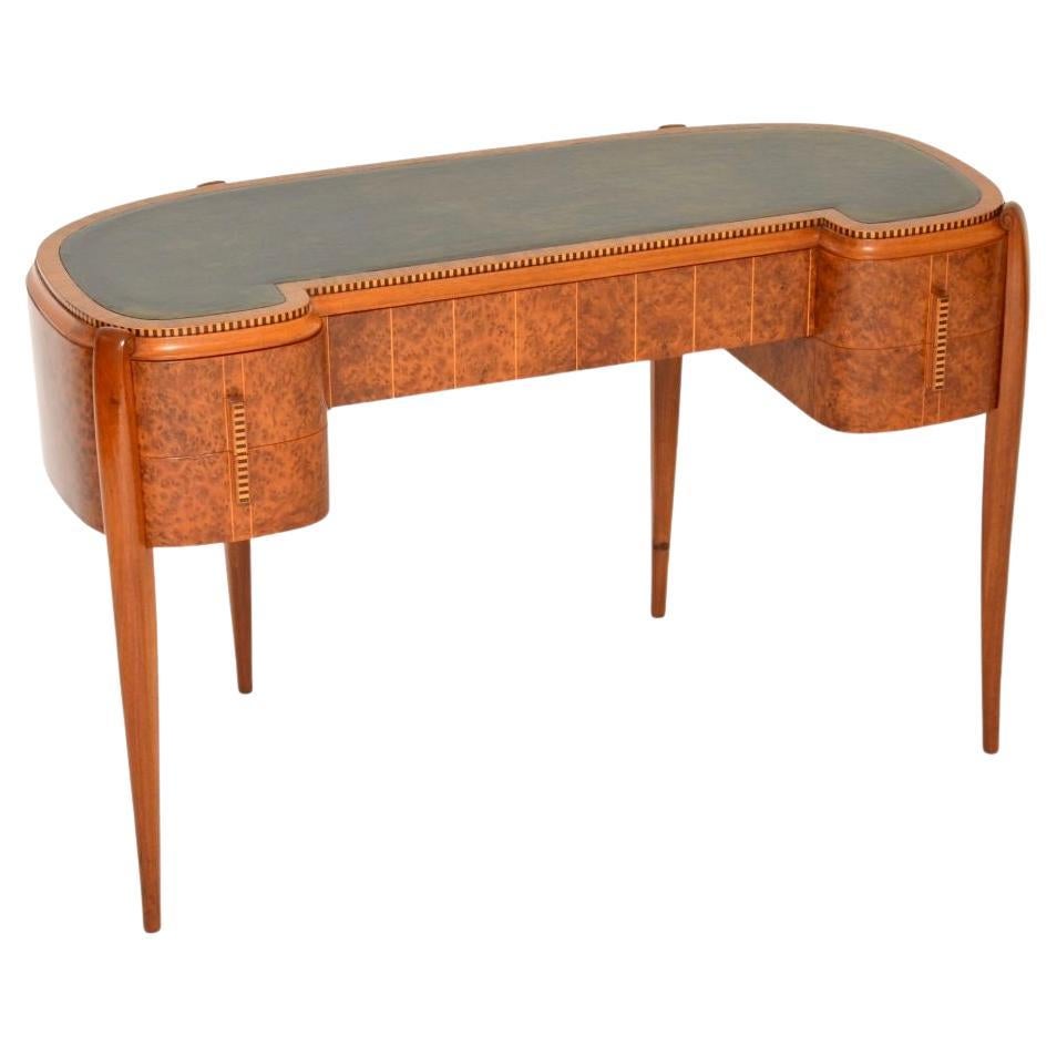 Scrivania Art Deco in amboyna e legno satinato intarsiato con piano in cuoio