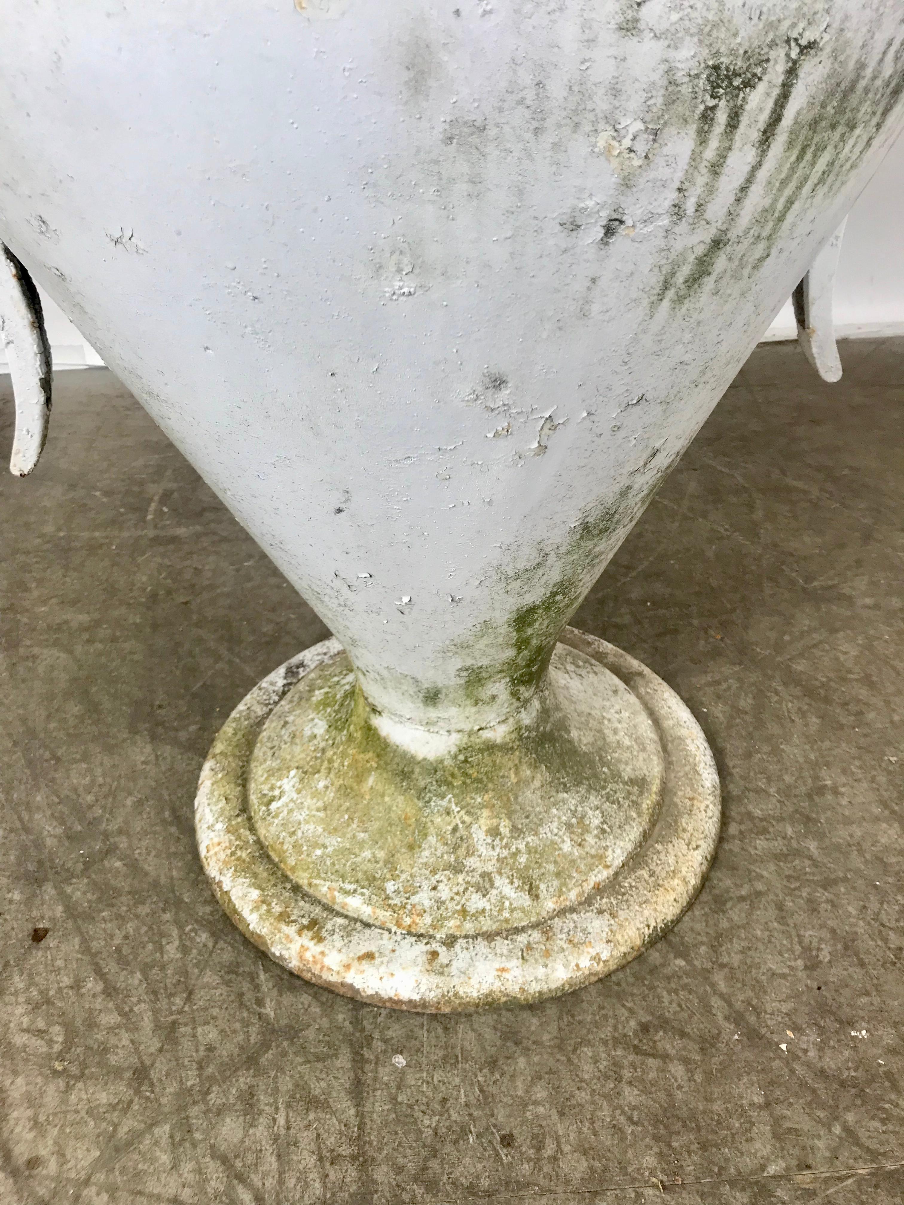 Art Deco American Cast Iron Urn by Kramer Brothers Company In Good Condition In Buffalo, NY