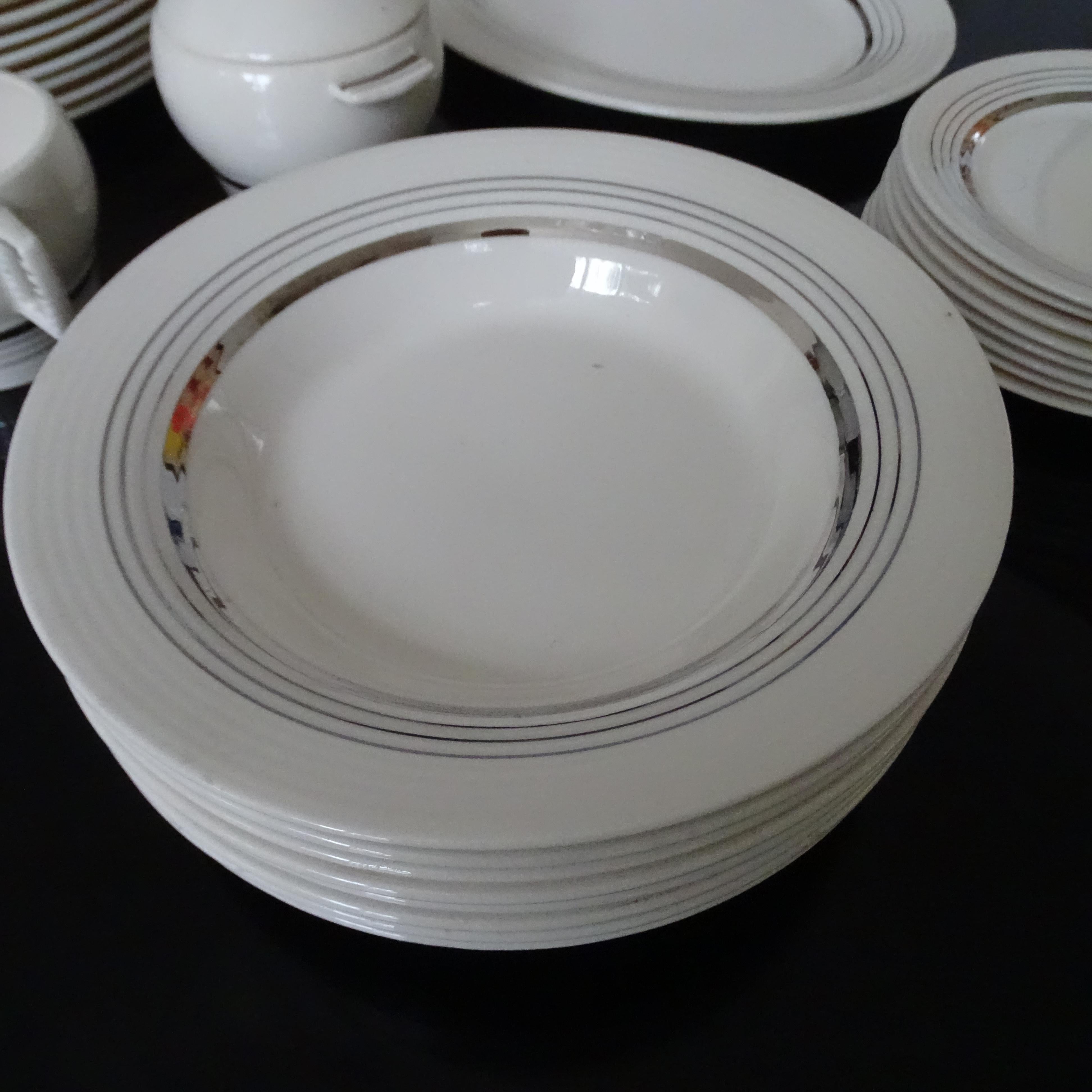 Mid-20th Century Art Deco American Limoges White Gold China Dinnerware Service Set, 1930s For Sale