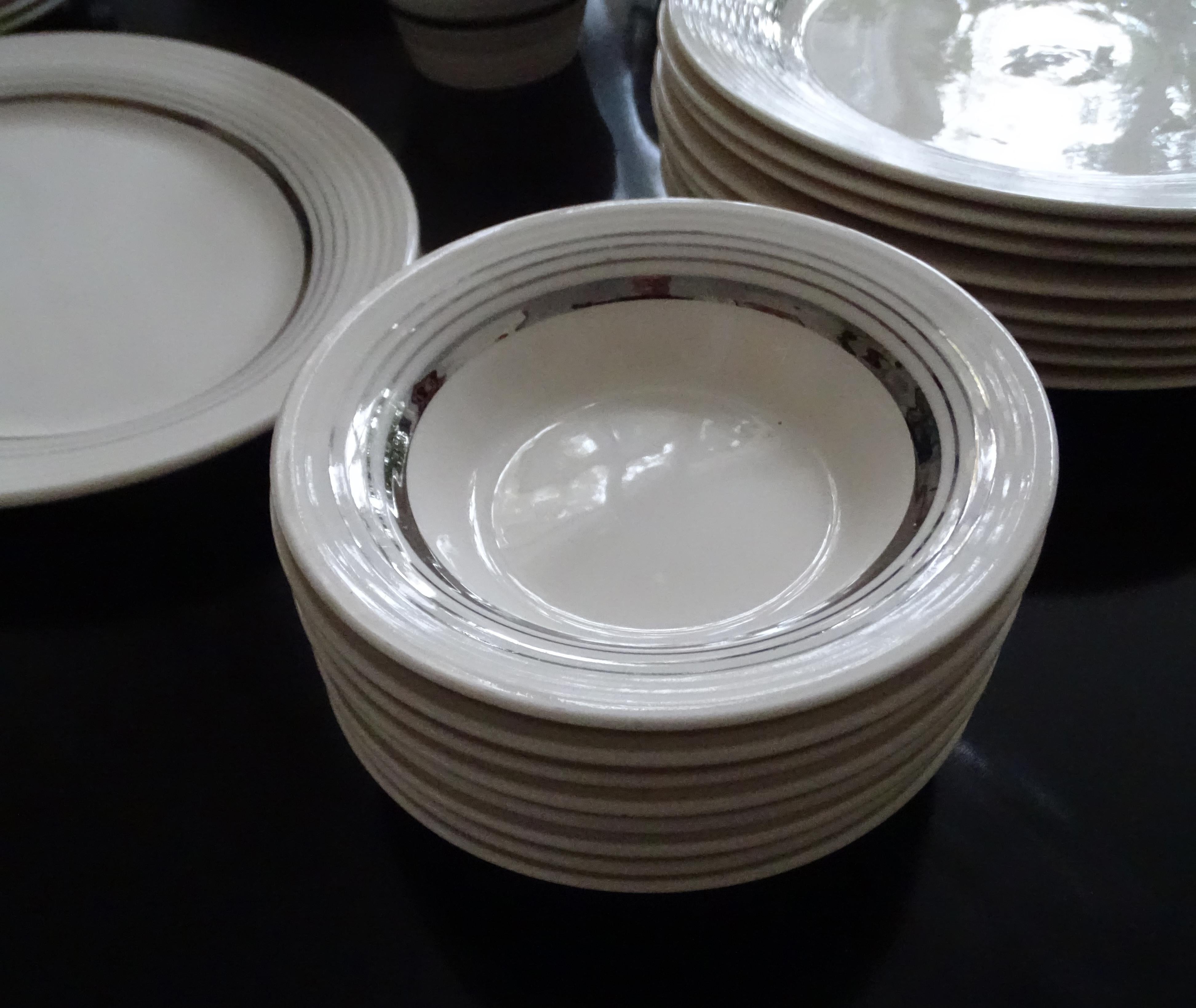 Art Deco American Limoges White Gold China Dinnerware Service Set, 1930s For Sale 2
