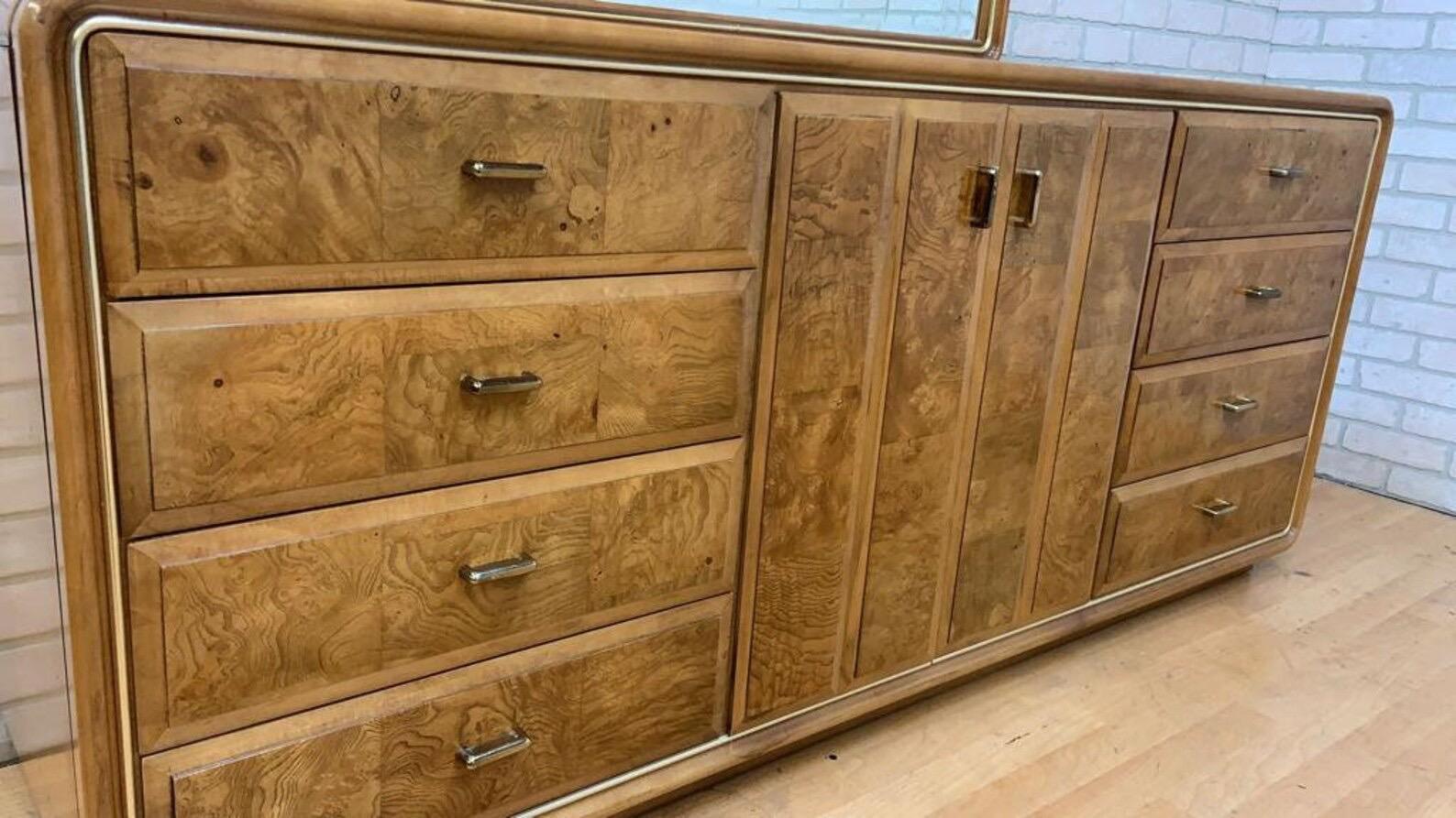 Commode et miroir Art Déco American of Martinsville en bois de ronce de Martinsville en vente 1