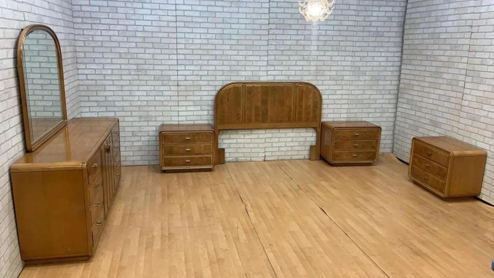 Art Deco Headboard and Nightstand Bedroom Set by American of MartinsvilleFeaturing 

Art Deco Style headboard by American of Martinsville. Features burl wood and brass accents. Comes with 3 Nightstands/End Tables with 3 drawers. 

*** Happy to split