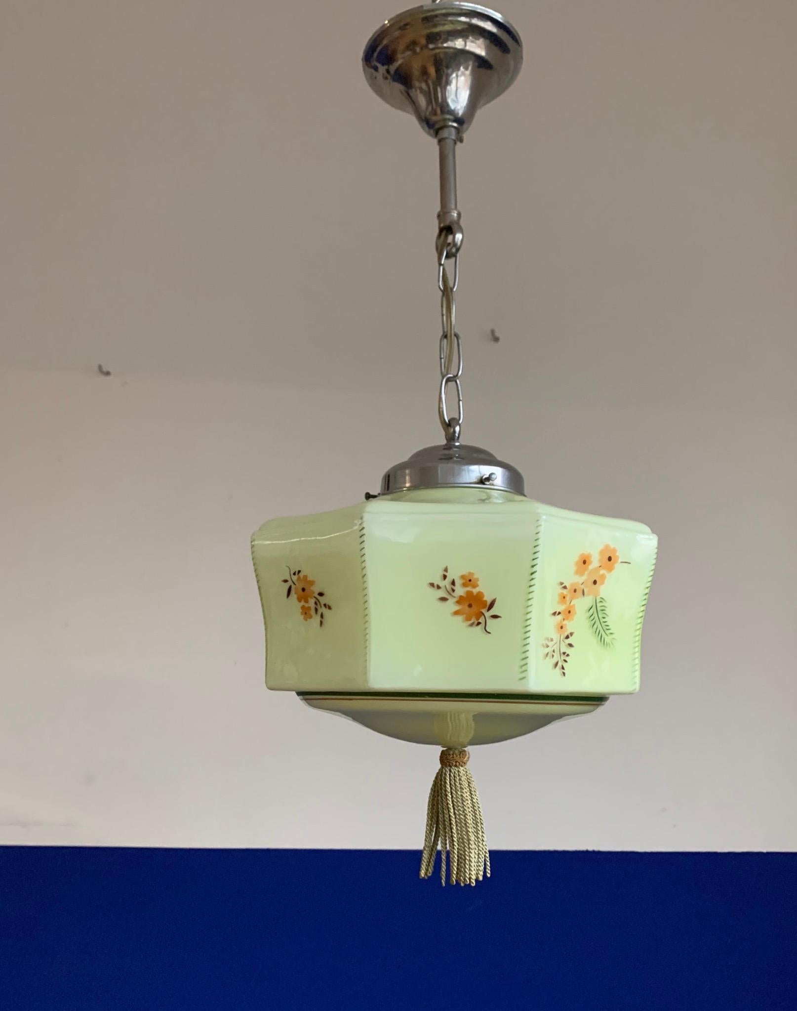 Art Deco American Style Soft Green Glass Pendant Lantern w. Hand Knotted Tassel In Good Condition In Lisse, NL