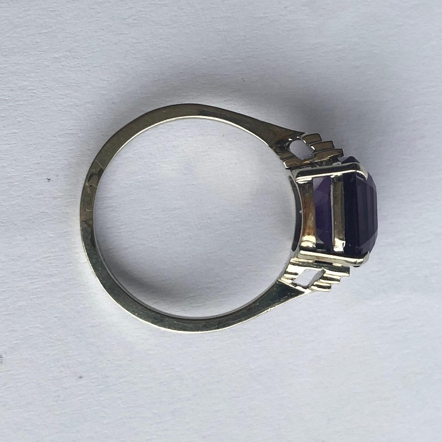 Art Deco Amethyst and 9 Carat White Gold Cocktail Ring In Good Condition In Chipping Campden, GB