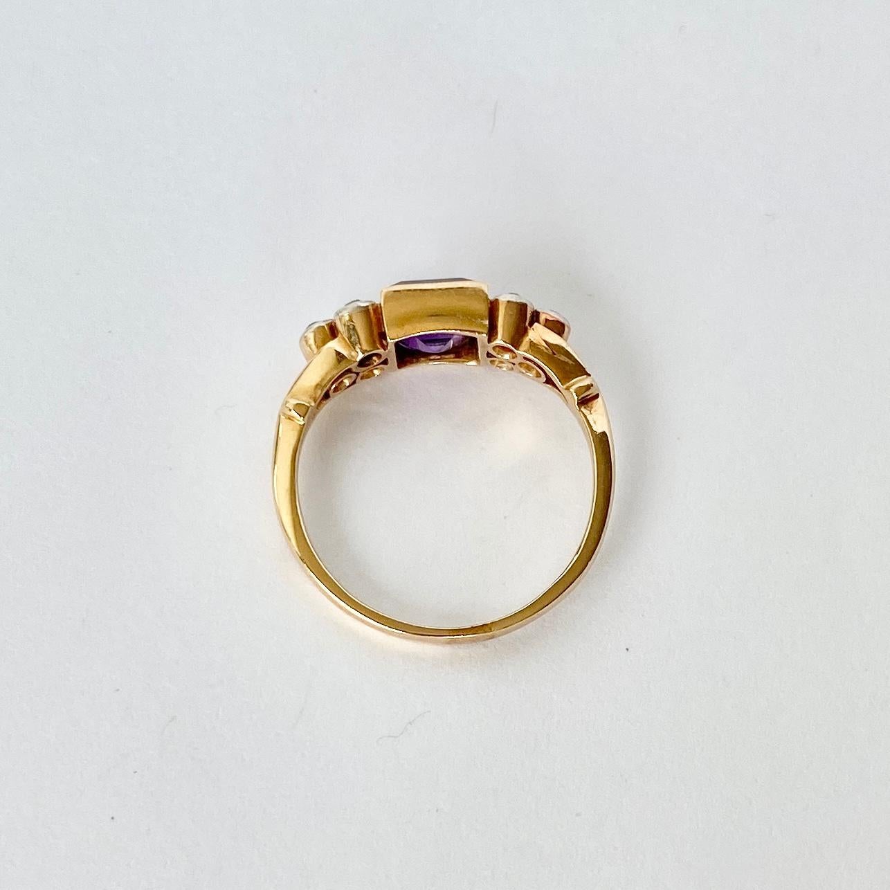 Art Deco Amethyst and Diamond 18 Carat Gold Ring In Good Condition In Chipping Campden, GB