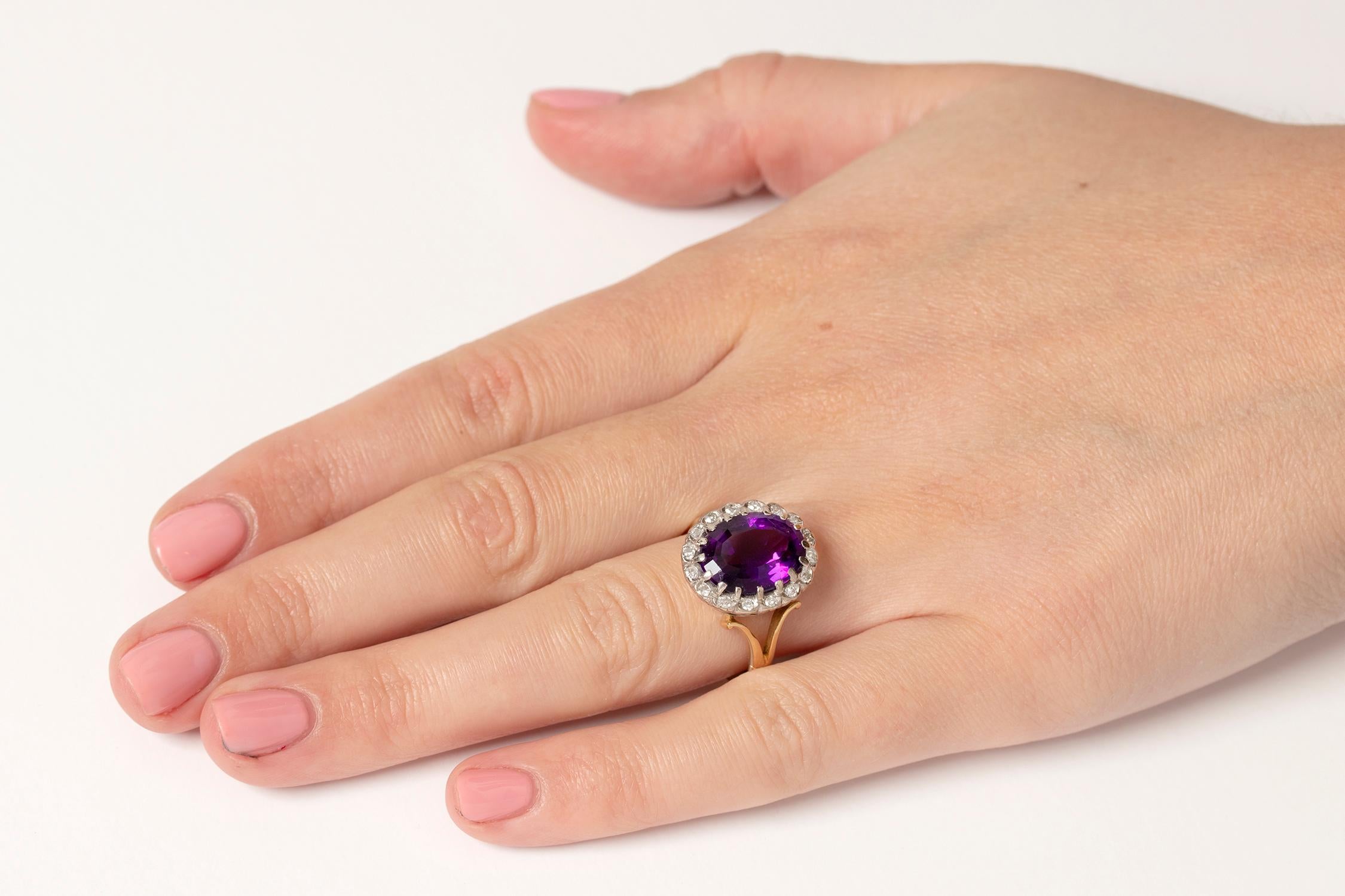 Art Deco Amethyst and Diamond Cluster Dress Ring, circa 1930s In Good Condition For Sale In London, GB