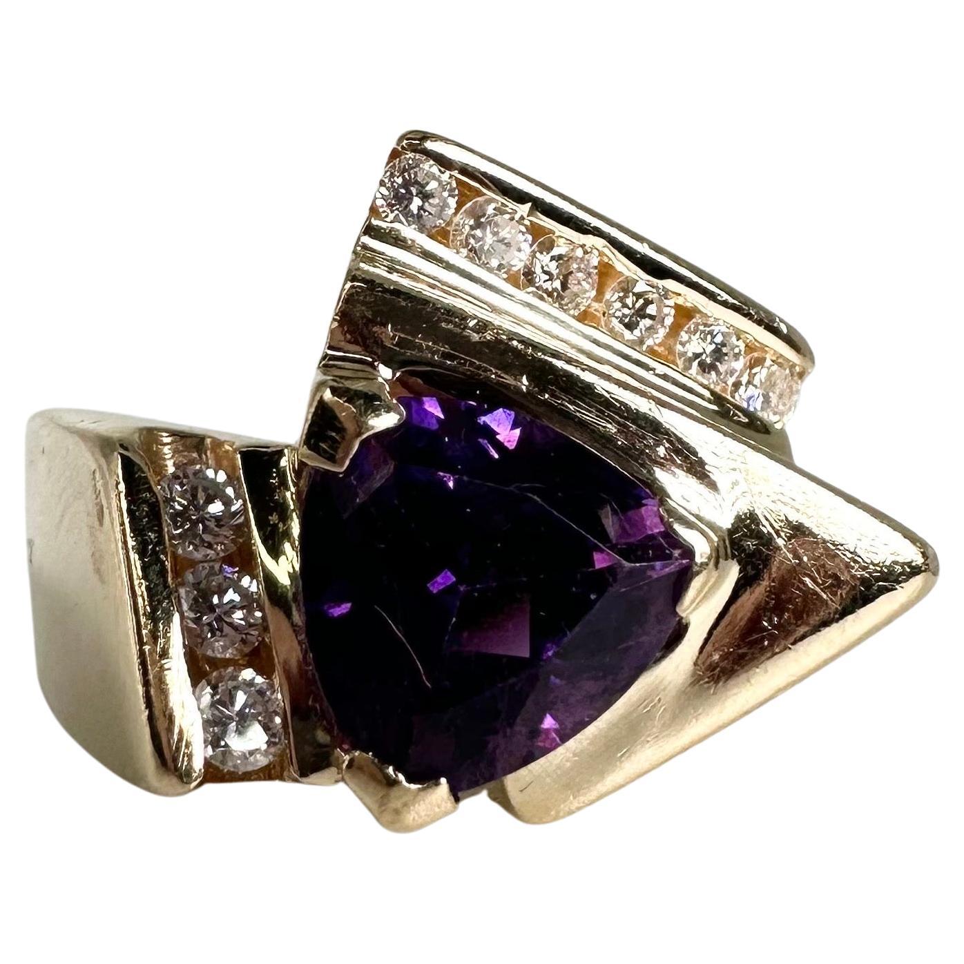 Art Deco Amethyst and diamond ring 14KT yellow gold For Sale