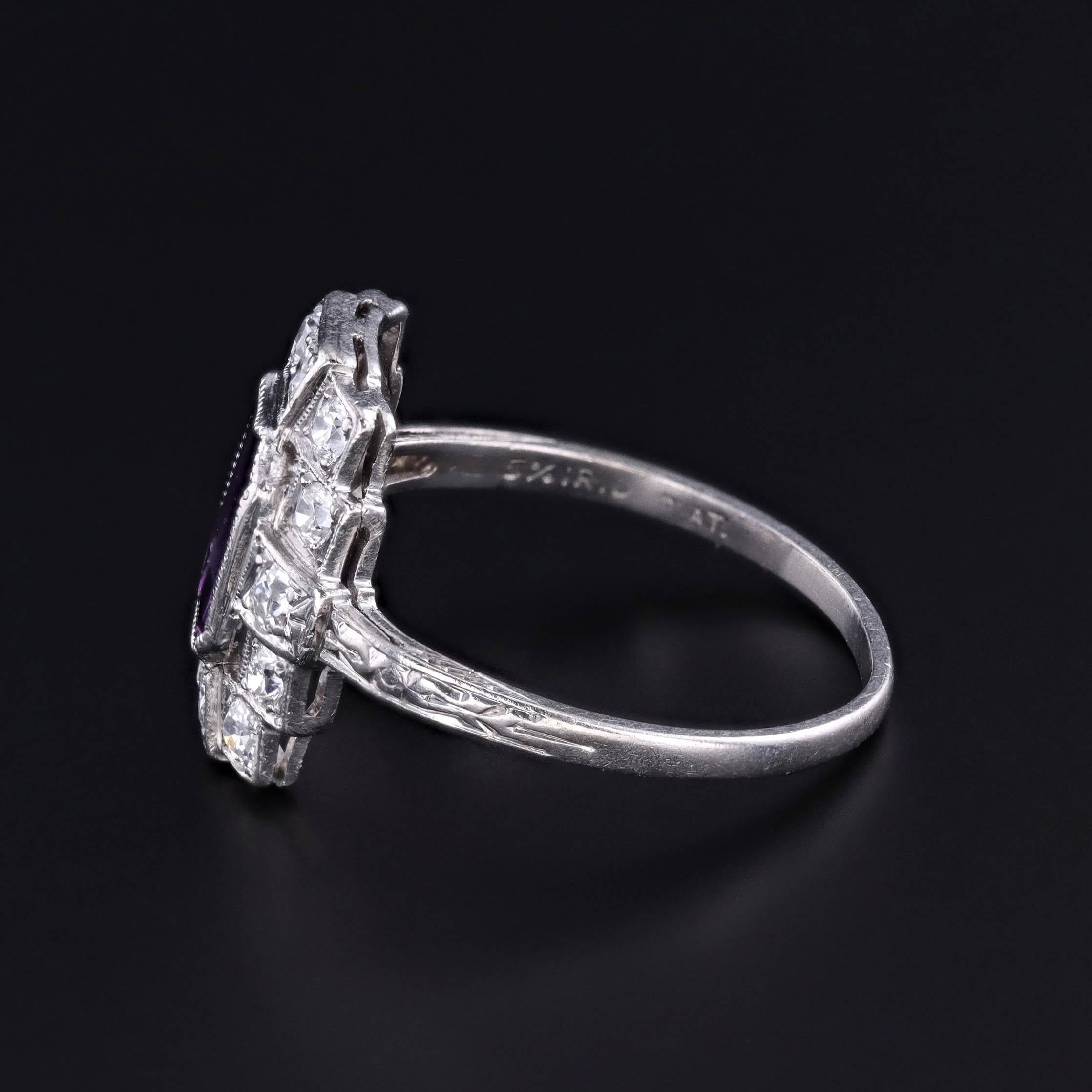 Art Déco Anello Art Deco con ametista e diamanti in platino in vendita