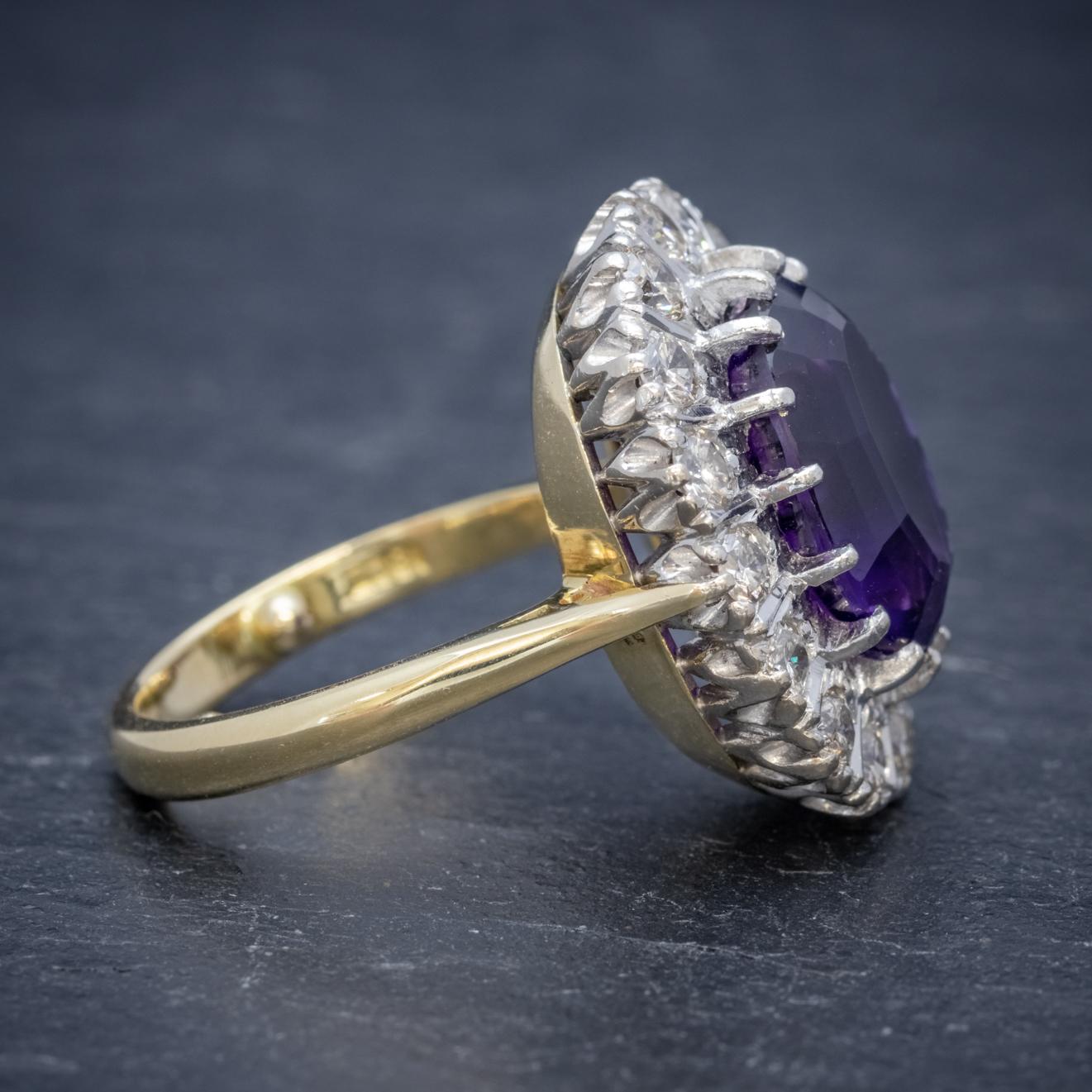 Art Deco Amethyst Diamond Ring 18 Carat Gold, circa 1930 For Sale 1