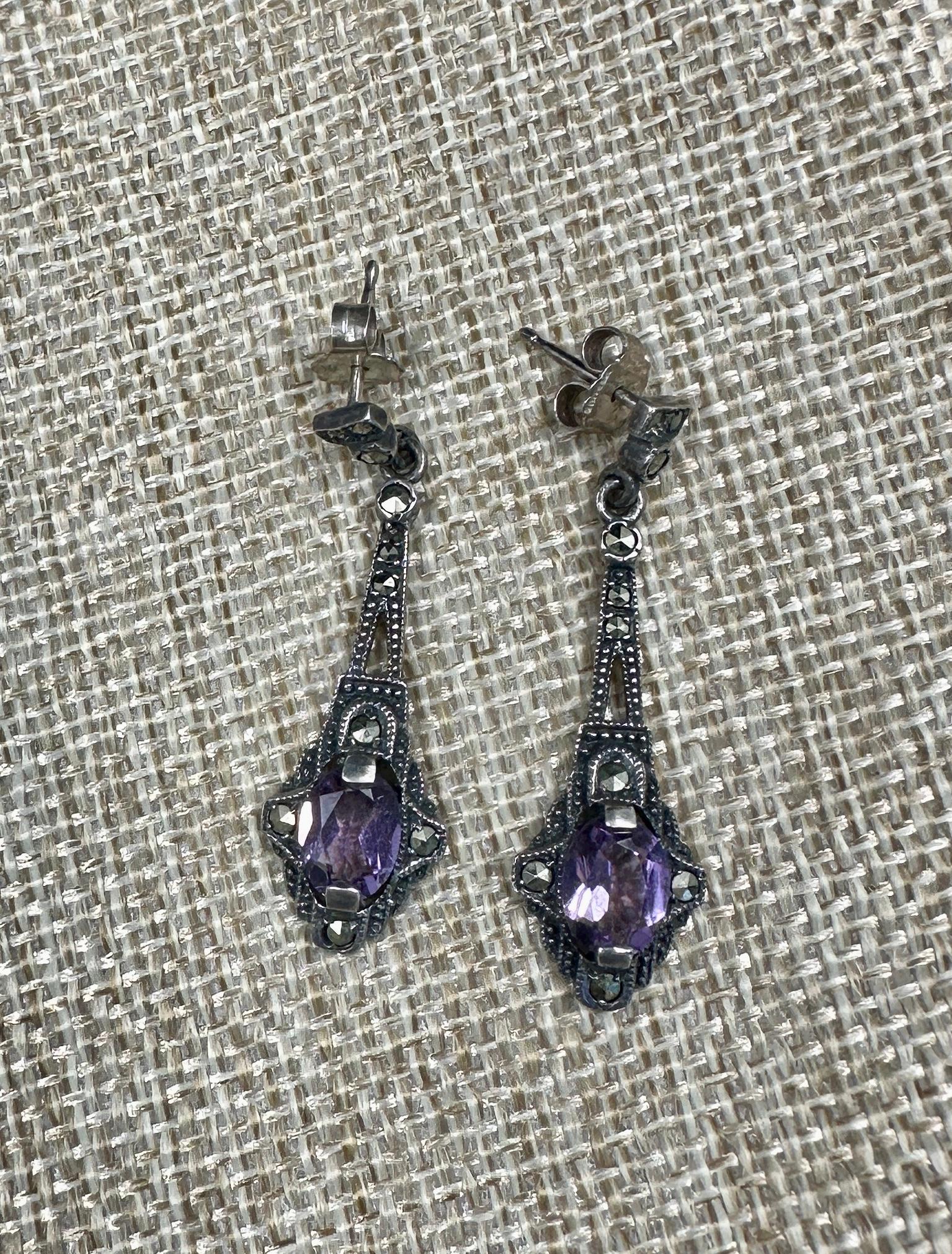Taglio ovale Orecchini penzolanti in ametista e marcasite in argento Sterling Antiques 1920 in vendita