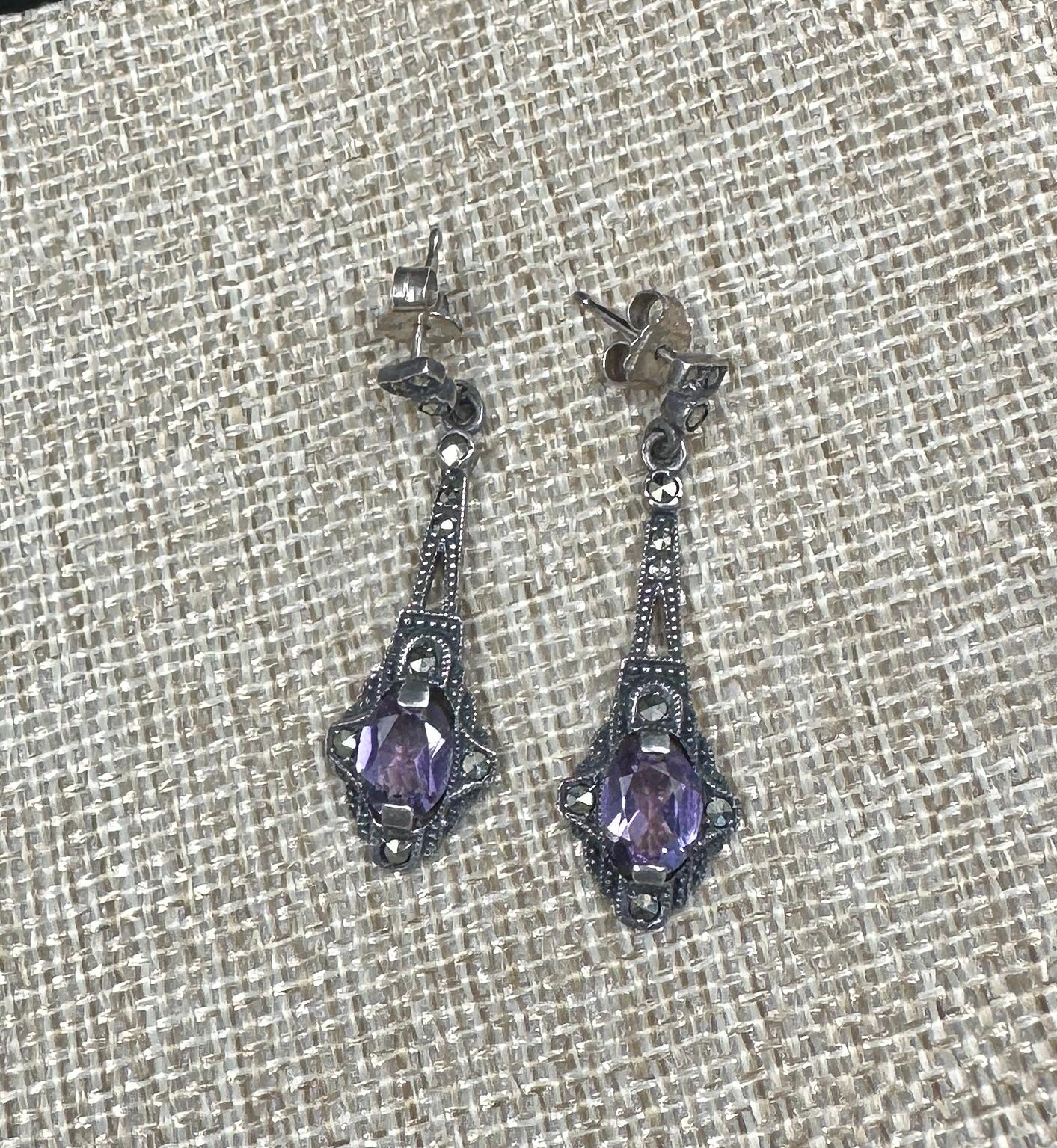 Donna Orecchini penzolanti in ametista e marcasite in argento Sterling Antiques 1920 in vendita
