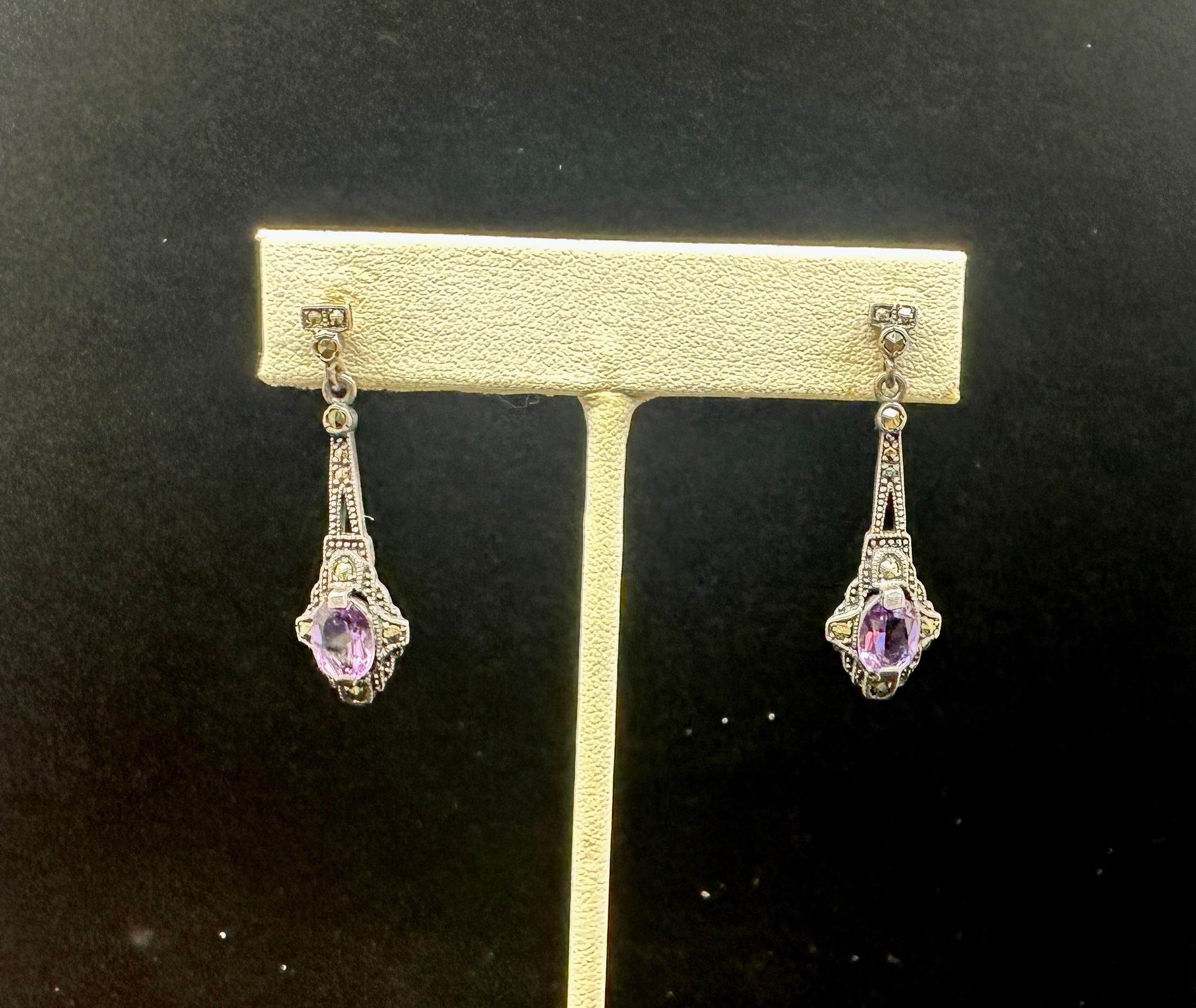 Orecchini penzolanti in ametista e marcasite in argento Sterling Antiques 1920 in vendita 1