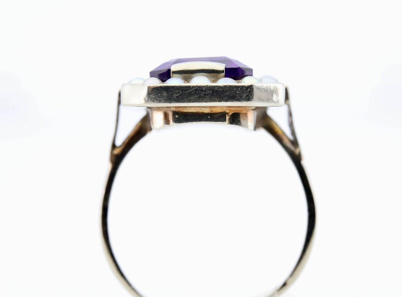 Art Deco Amethyst & Natural Pearl Ring in 18K White Gold In Good Condition For Sale In Boston, MA