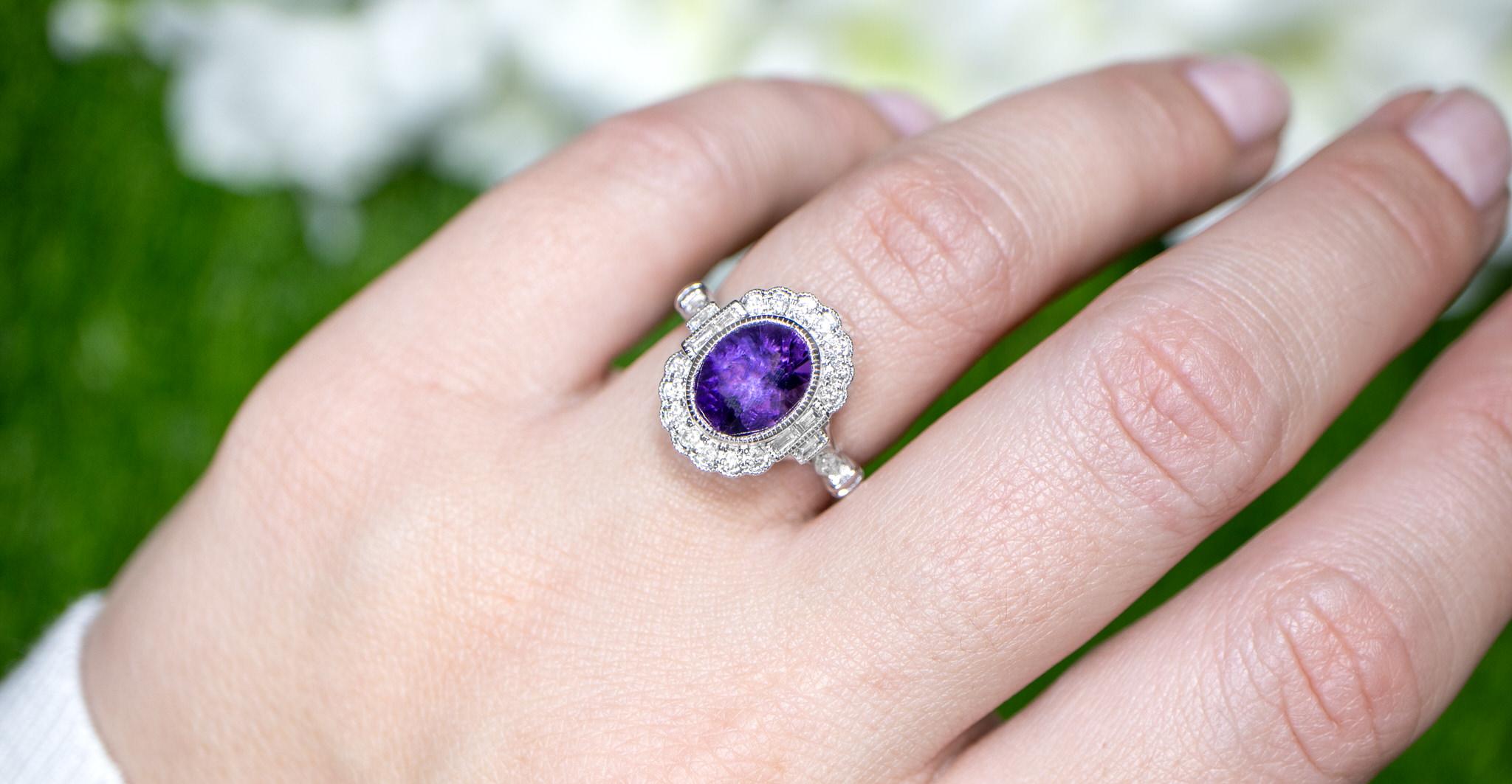 Oval Cut Art Deco Amethyst Ring Diamond Setting 2.30 Carats 18K Gold For Sale