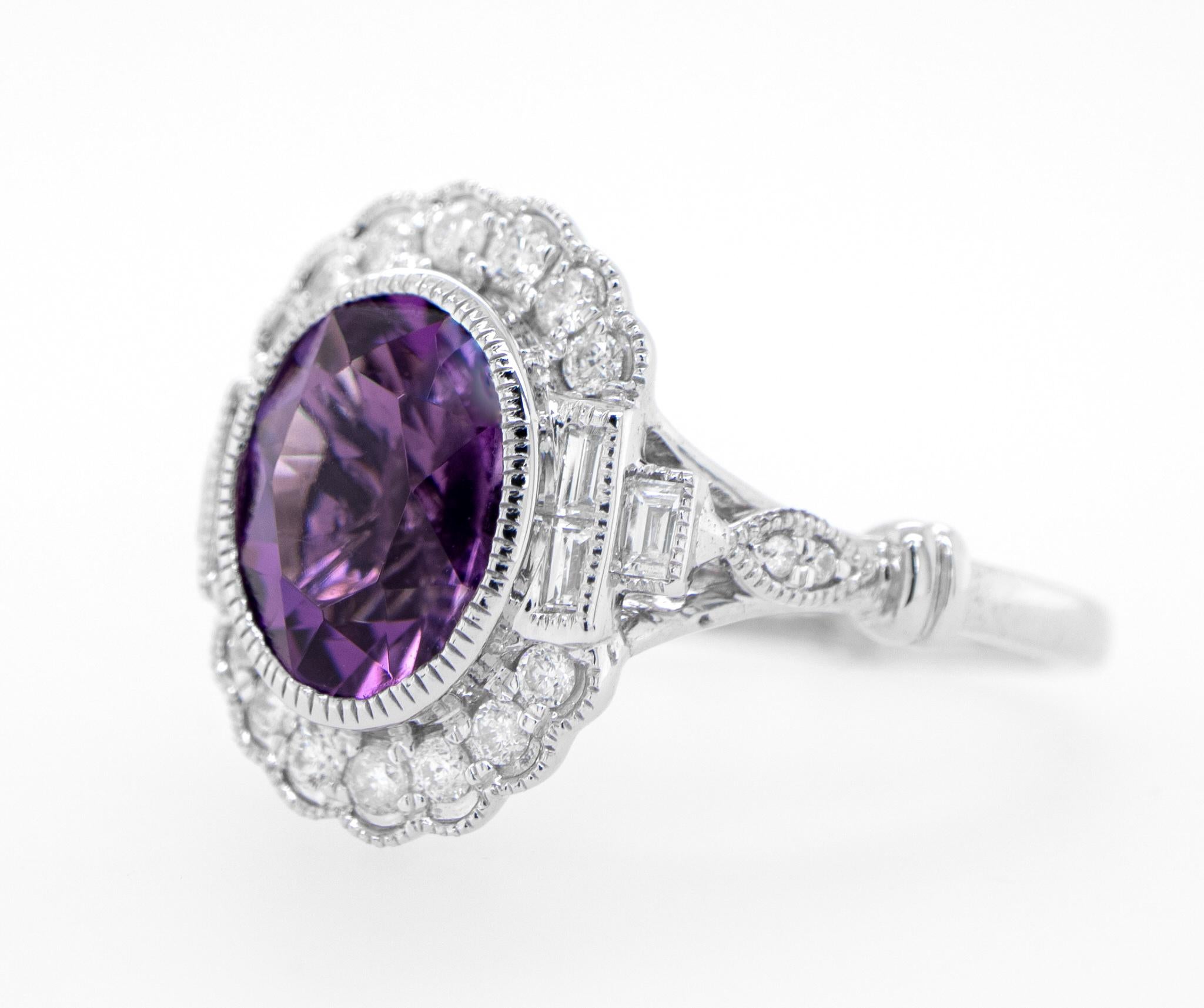 Art Deco Amethyst Ring Diamond Setting 2.30 Carats 18K Gold In Excellent Condition For Sale In Aliso Viejo, CA