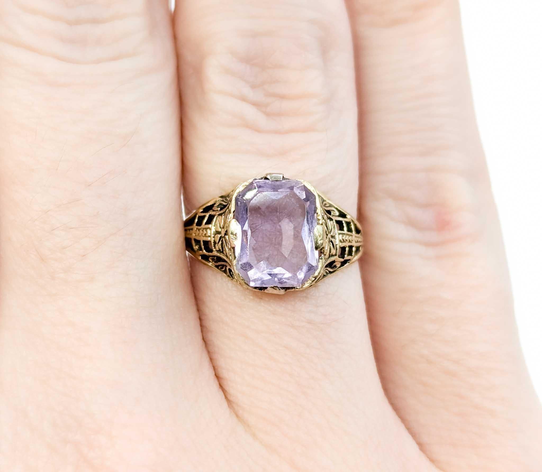Art Deco Amethyst-Ring mit filigranem Filigran in Gelbgold (Art déco)