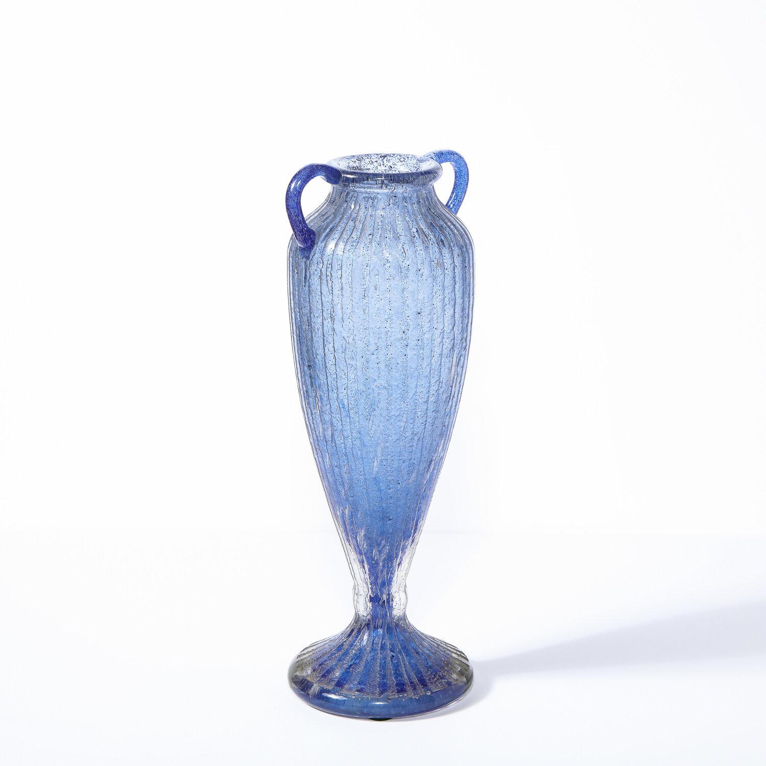 Art Deco Amphora-Vase aus mundgeblasenem Flieder und kanalisiertem Klarglas, signiert Daum im Angebot 5