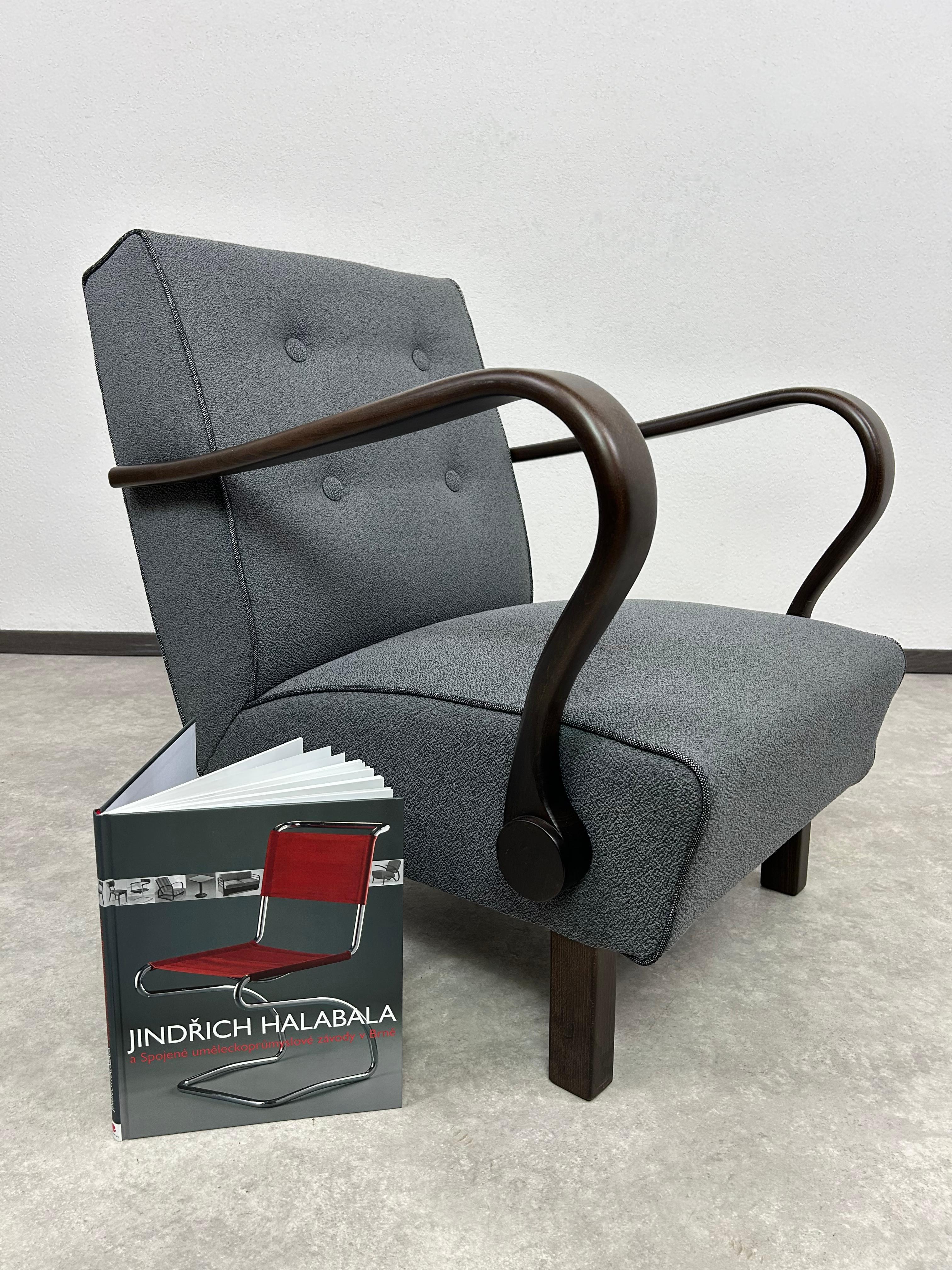 Sillón Art Decó H320 de J.Halabala para UP Závody. Teñido y repulido profesional.