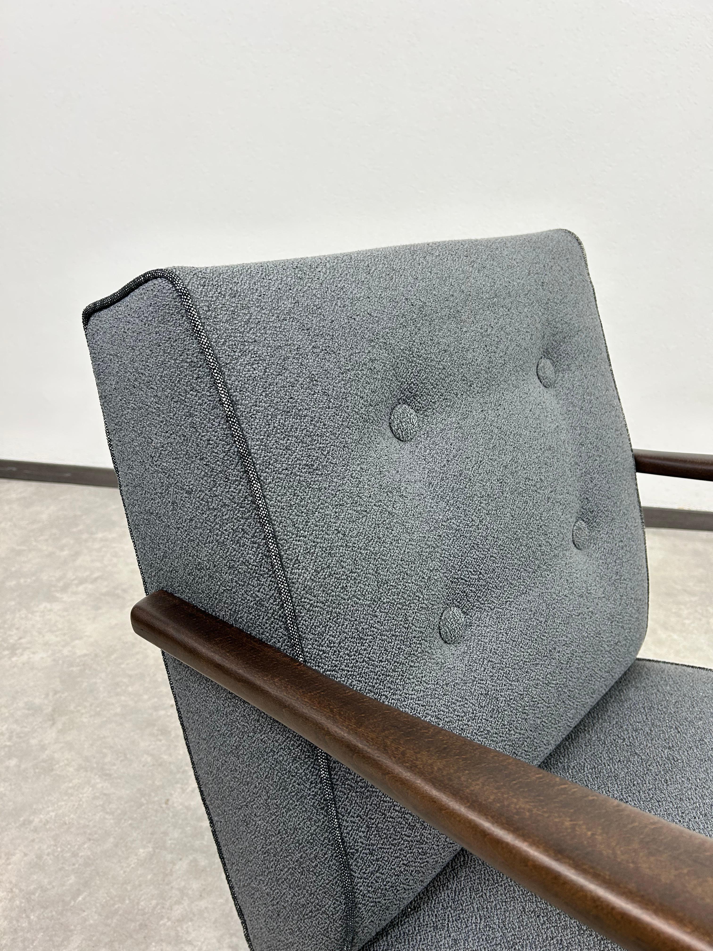 Silla amr art déco H320 de J.Halabala para UP Závody mediados del siglo XX en venta