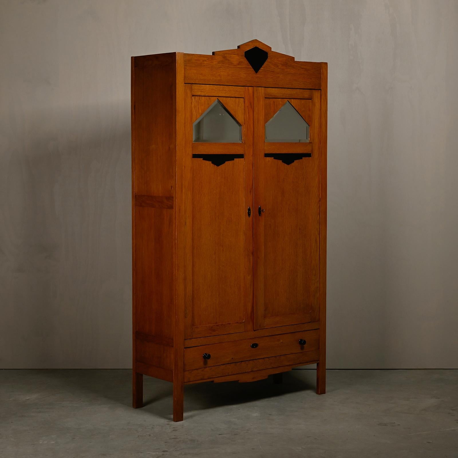 Néerlandais Armoire ou garde-robe de l'école d'Amsterdam Art déco, années 1930, Pays-Bas