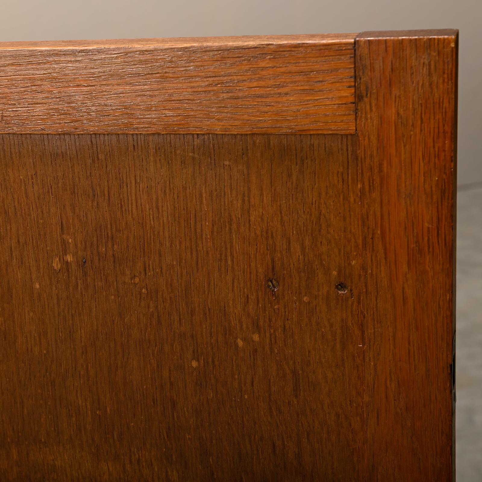 Coppia di comodini Art Deco della Scuola di Oak in quercia e vetro, Paesi Bassi, 1930 in vendita 5