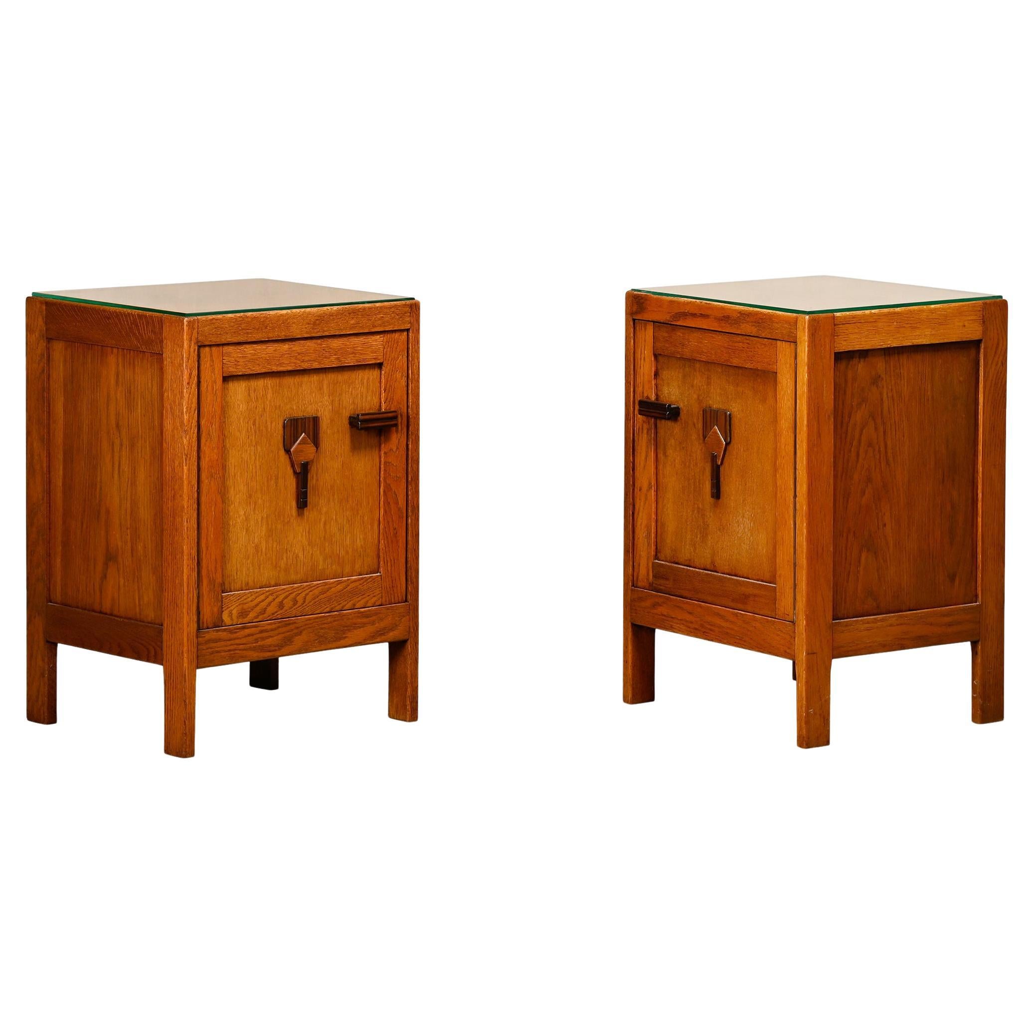 Coppia di comodini Art Deco della Scuola di Oak in quercia e vetro, Paesi Bassi, 1930 in vendita