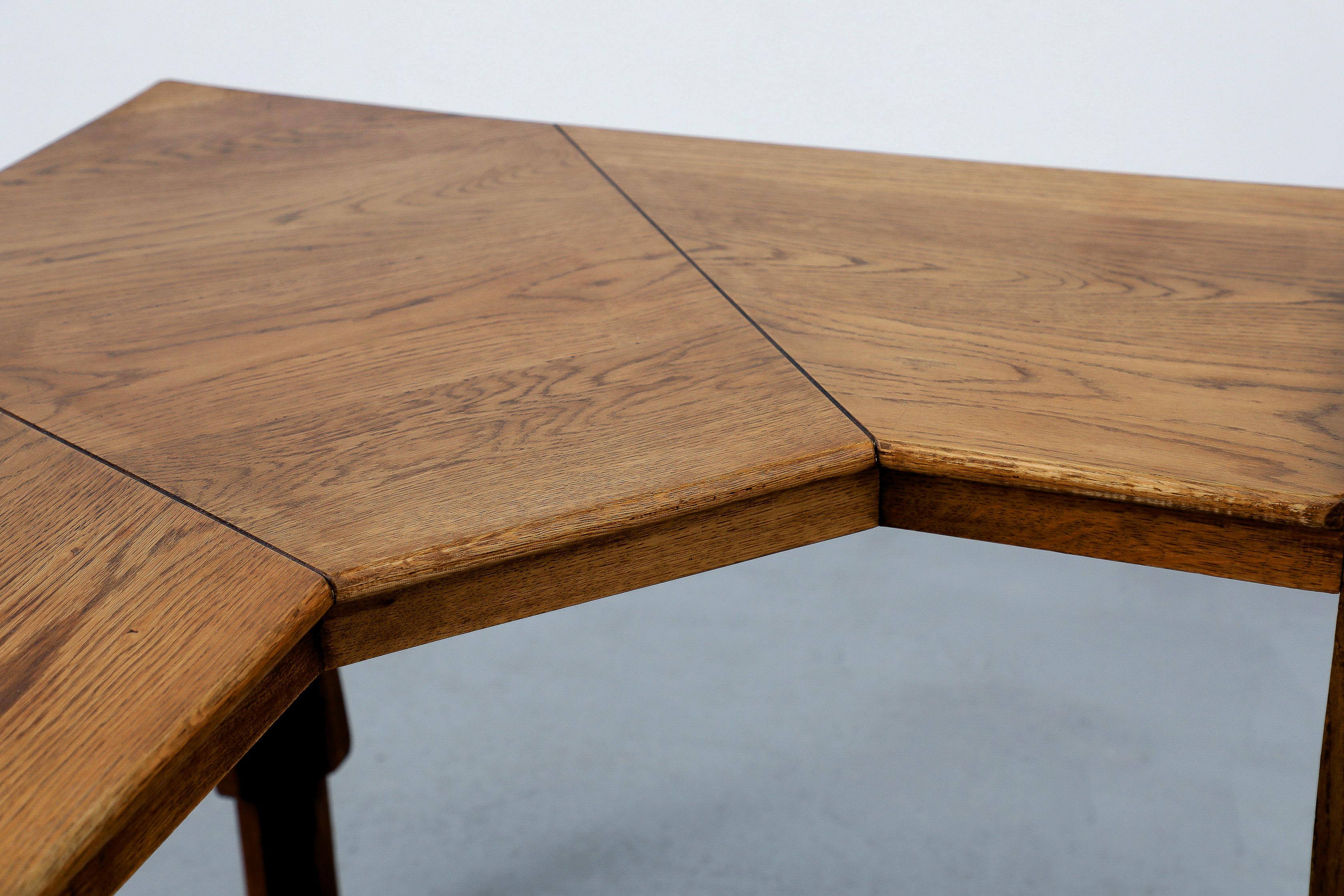 Art Deco 'Amsterdam School' Oak Corner Desk, 1920s Dutch Design im Angebot 2