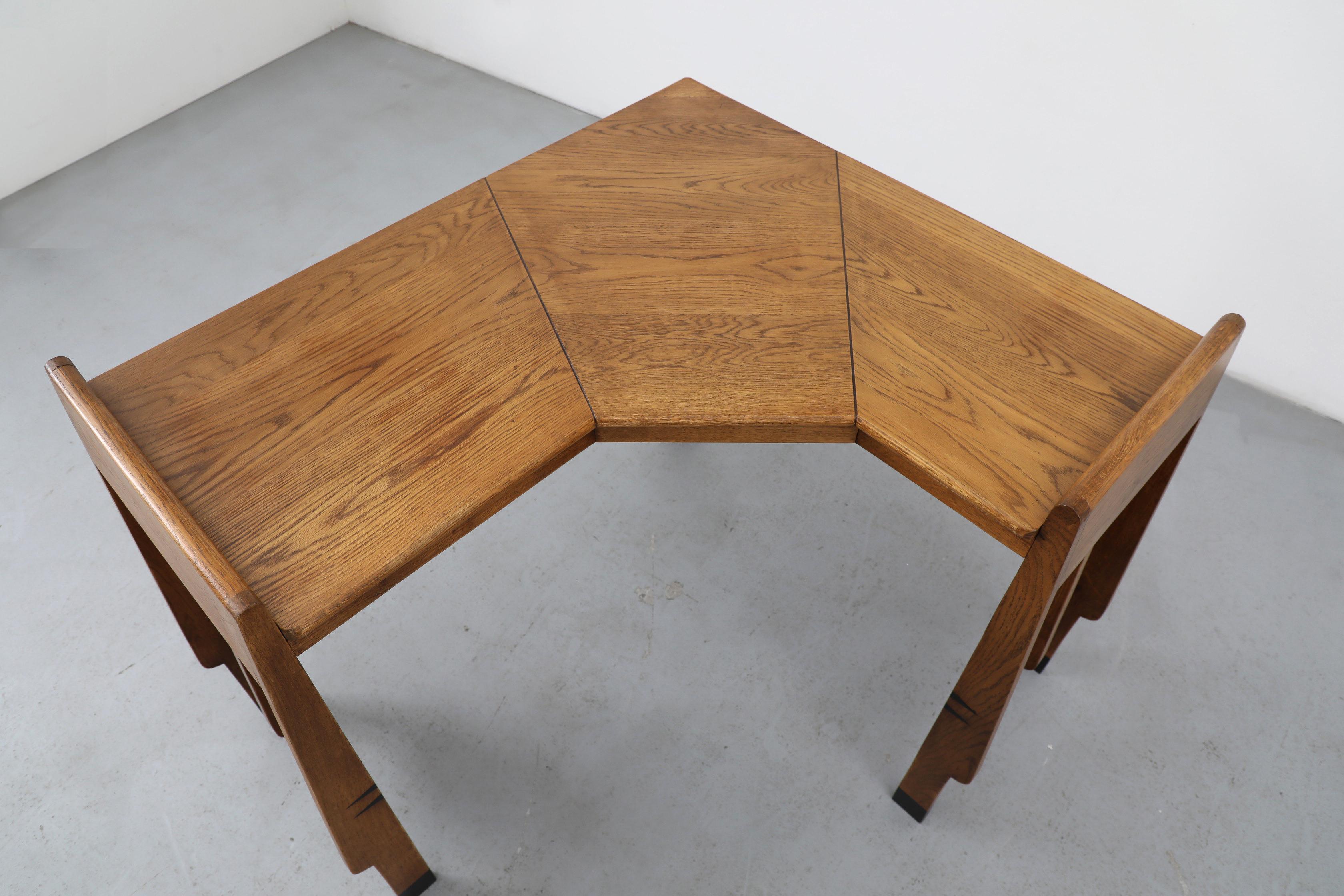 Art Deco 'Amsterdam School' Oak Corner Desk, 1920s Dutch Design im Angebot 4