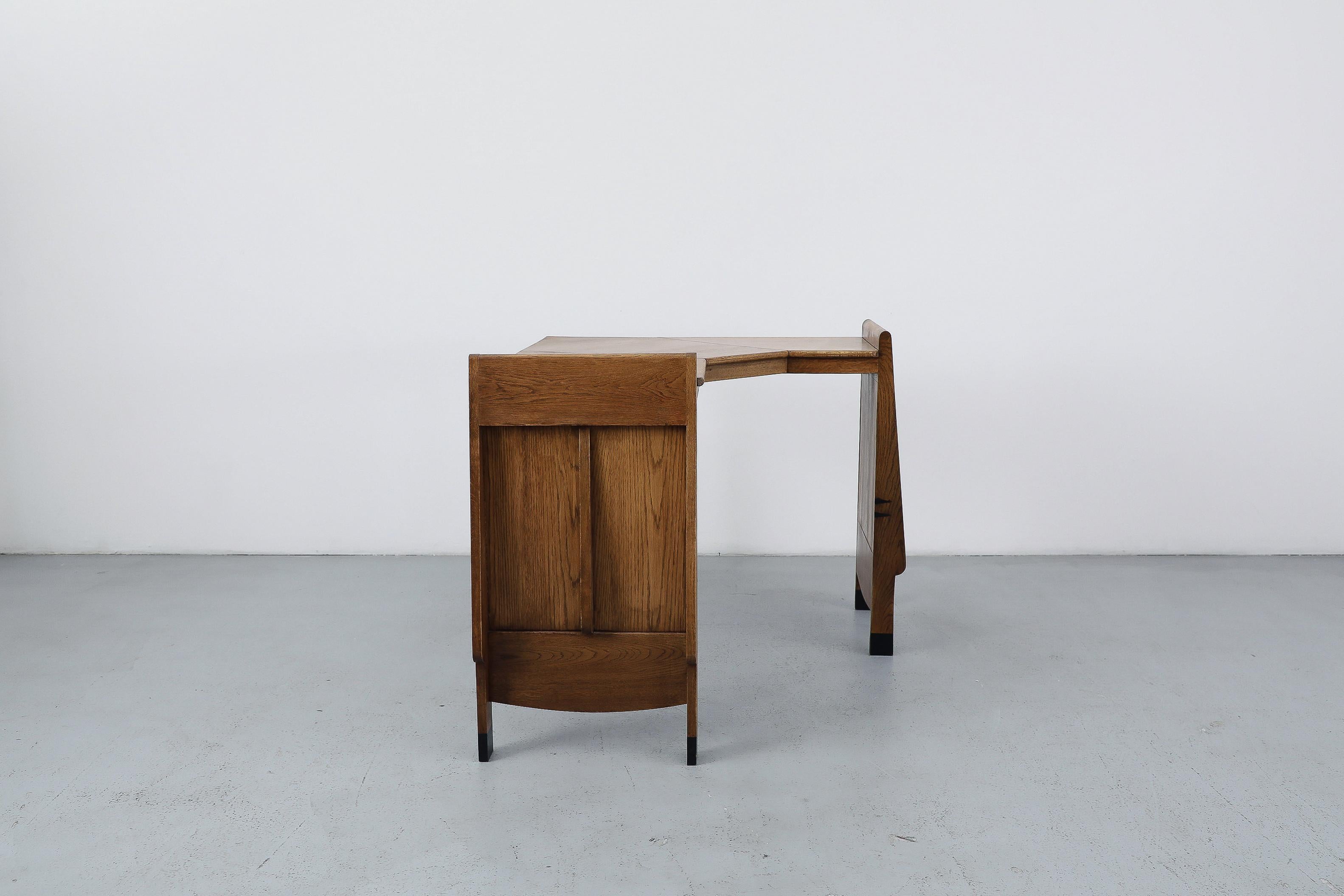 Art Deco 'Amsterdam School' Oak Corner Desk, 1920s Dutch Design (Lackiert) im Angebot