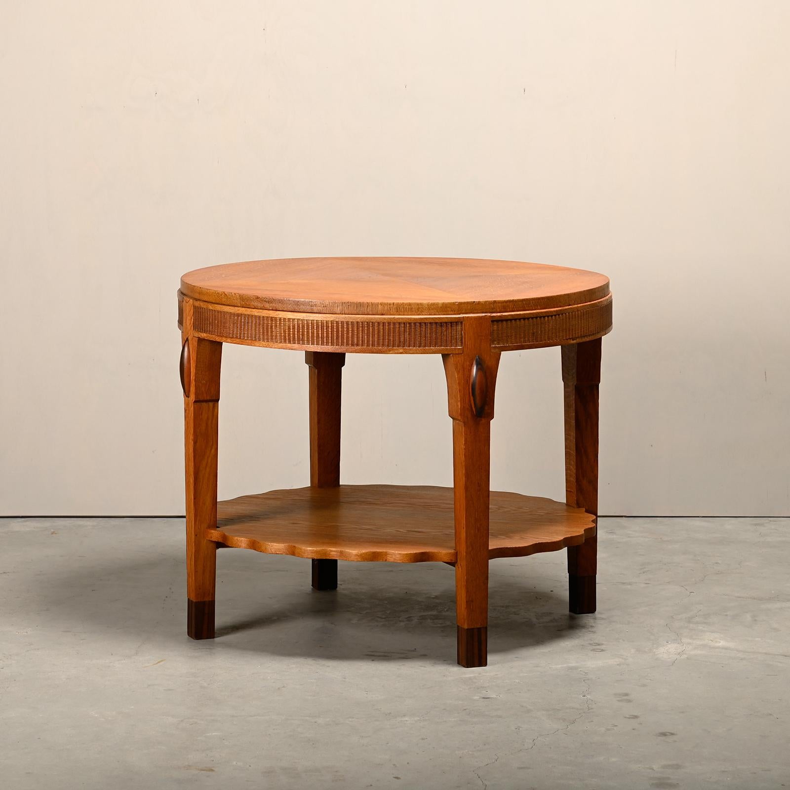 Olandese Tavolino Art Deco della Scuola di Amsterdam in Oak, Paesi Bassi, anni '30 in vendita