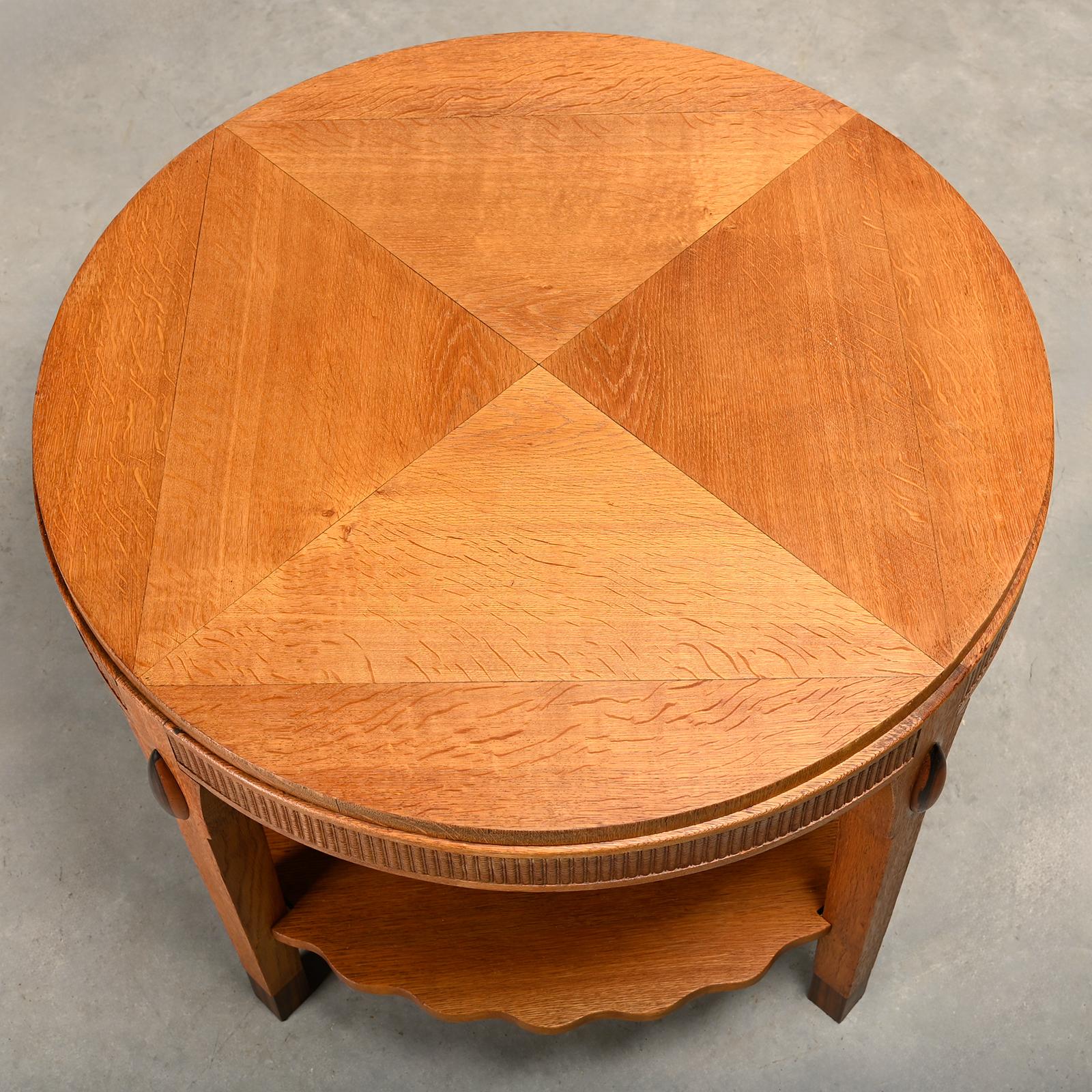 Fatto a mano Tavolino Art Deco della Scuola di Amsterdam in Oak, Paesi Bassi, anni '30 in vendita