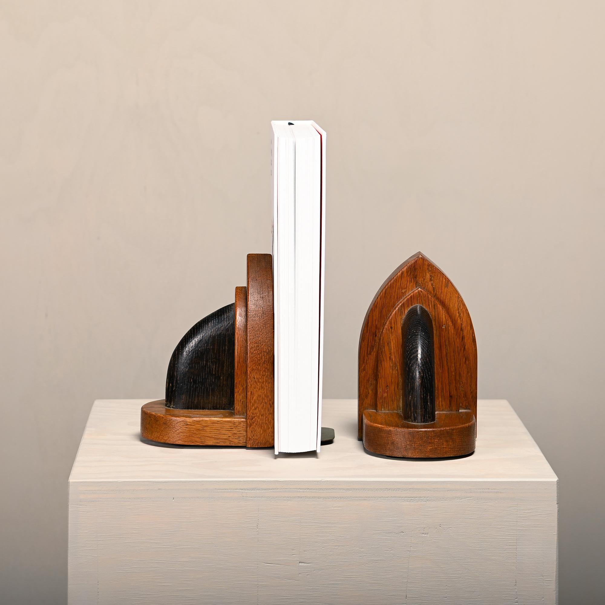 Art Deco Amsterdam Schule hölzerne Buchstützen, 1930er Jahre im Angebot 1