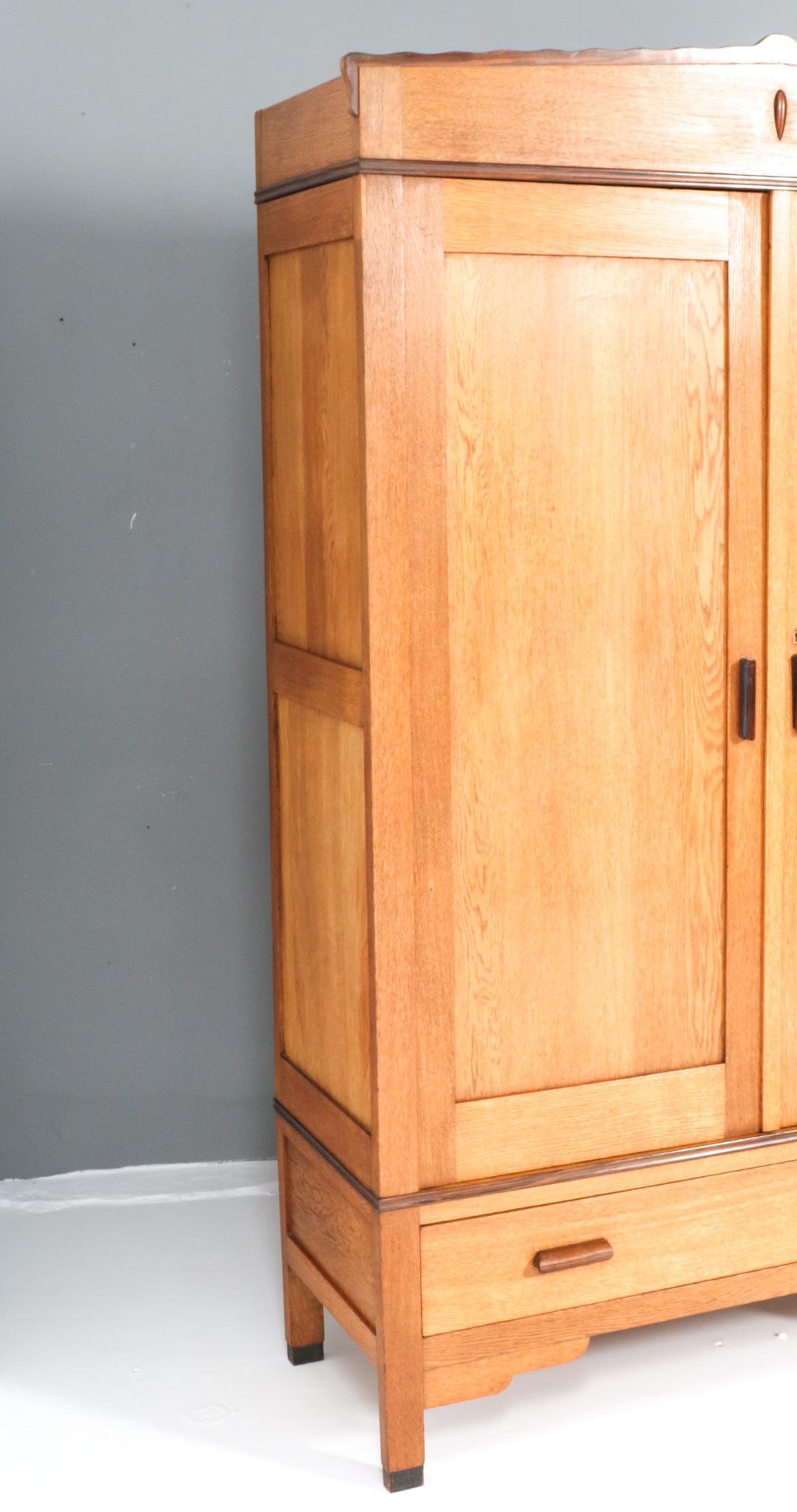 Armoire Art Déco Amsterdamse Schoo en chêne par Fa. Livrer Amsterdam, années 1920 2