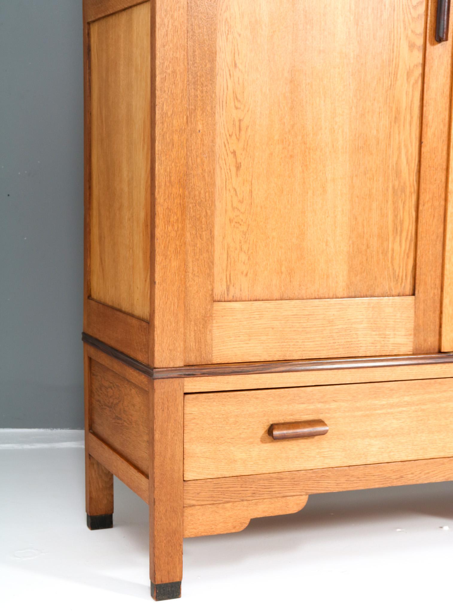Armoire Art Déco Amsterdamse Schoo en chêne par Fa. Livrer Amsterdam, années 1920 3