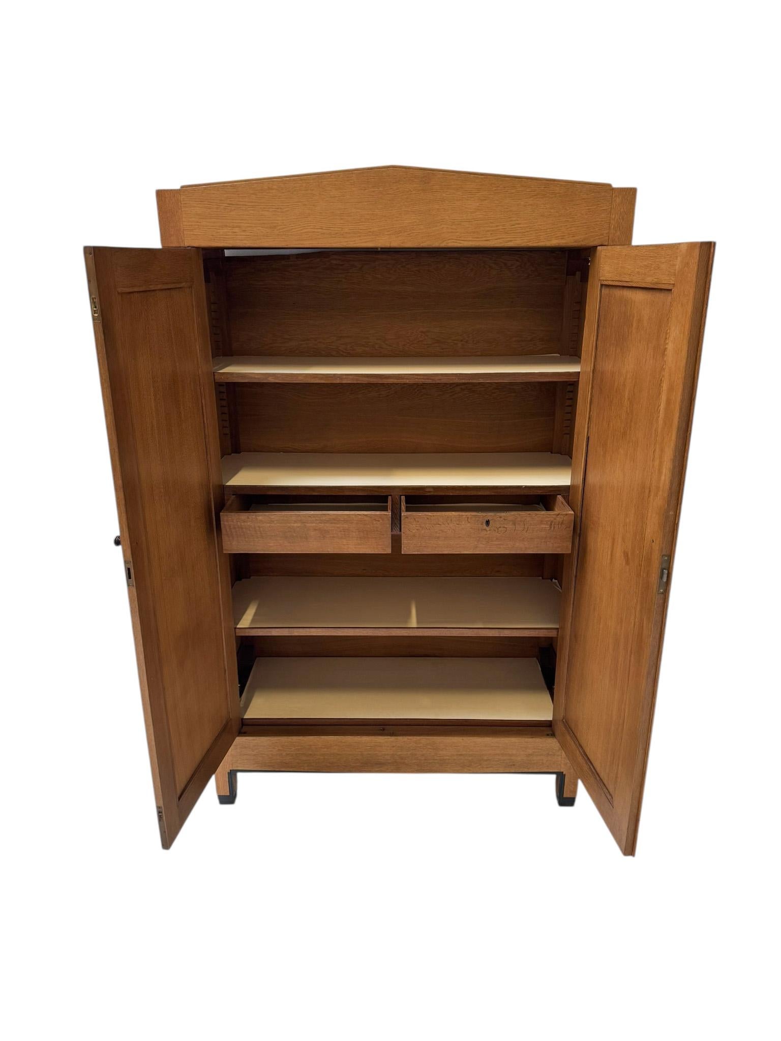 Inizio XX secolo Art Deco Amsterdamse School Armoire or Wardrobe, 1920s in vendita