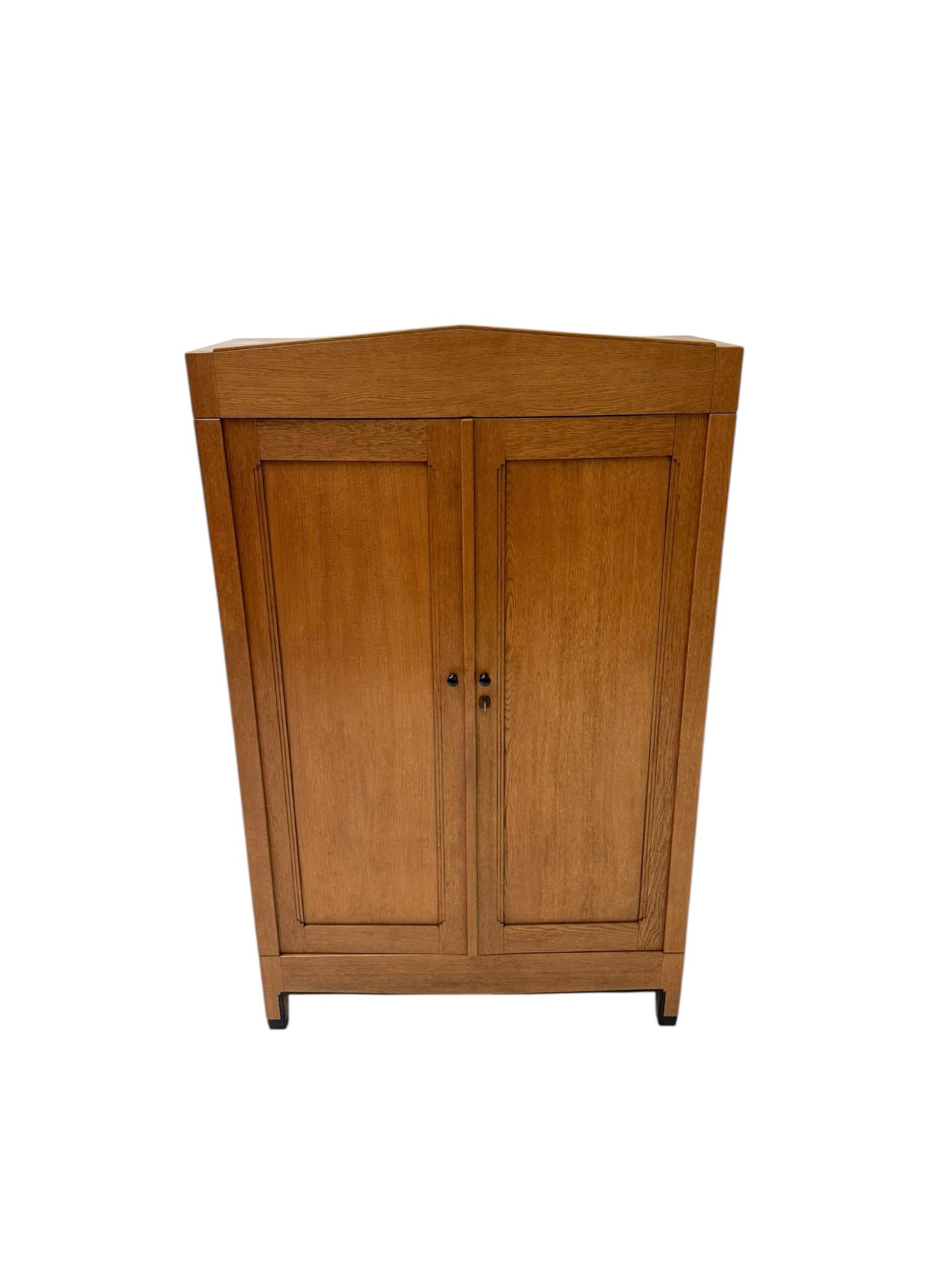 Art Deco Amsterdamse School Armoire or Wardrobe, 1920s in vendita 1