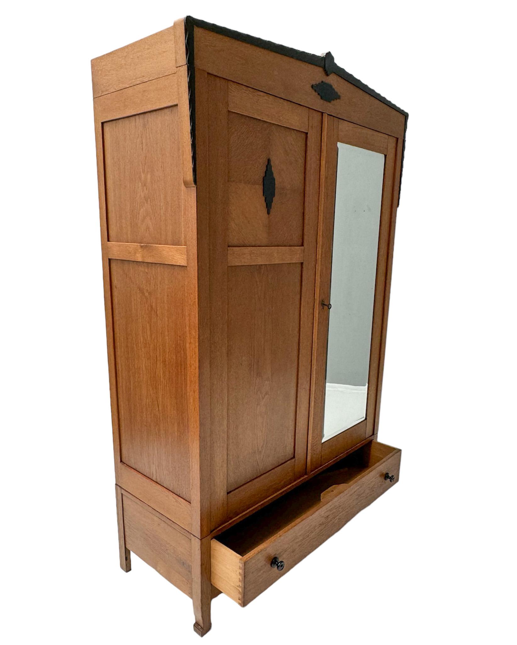 Art déco Armoire ou armoire de l'école d'Amsterdamse Art Déco par Fa. Forage Amsterdam en vente