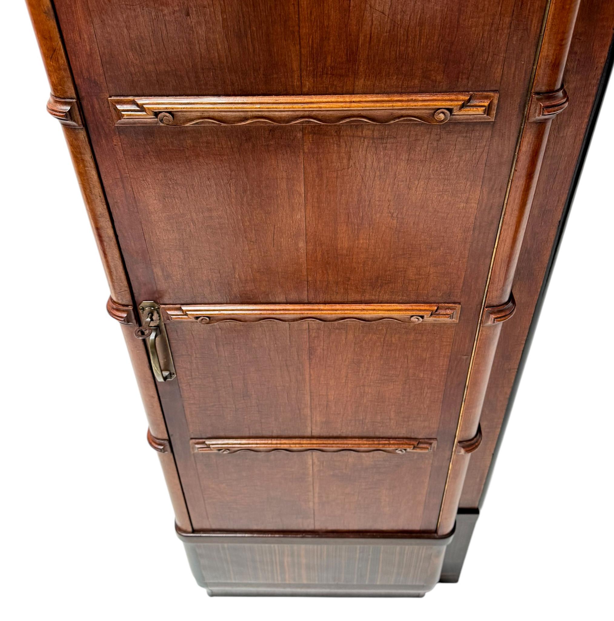 Art Deco Amsterdamse School Cabinet by J. B. Hillen Amsterdam, 1920s For Sale 5