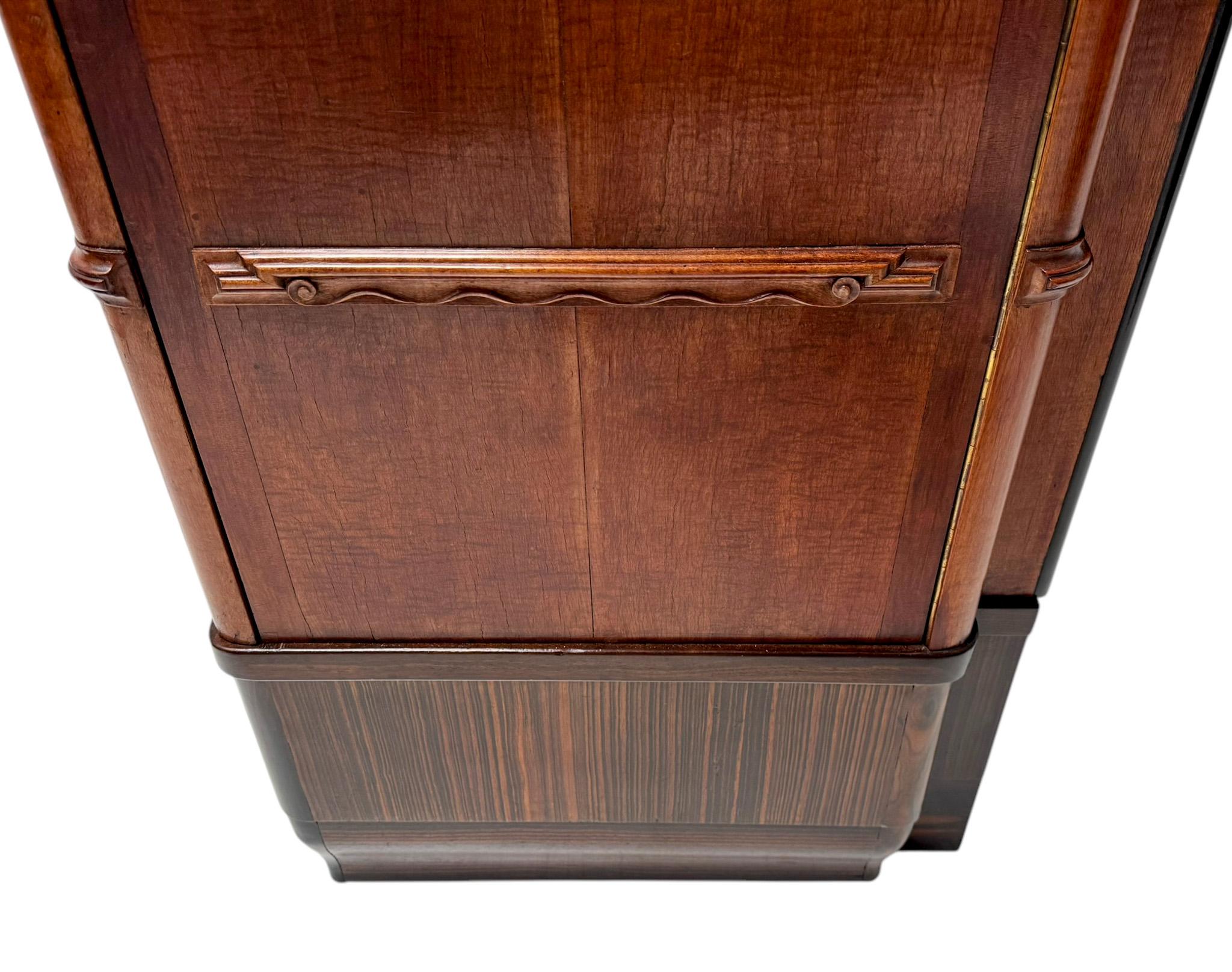 Bouleau Meuble de rangement de l'école Amsterdamse de J. B. Hillen Amsterdam, années 1920 en vente