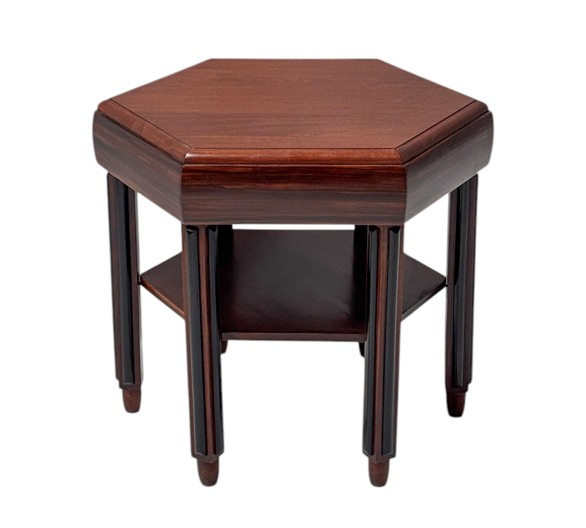 Magnificent and rare Art Deco Amsterdamse School coffee table.
Design by Fa. Drilling Amsterdam.
Striking Dutch design from the 1920s.
Solid walnut base and top with original solid macassar ebony decorations at all legs.
This wonderful Art Deco