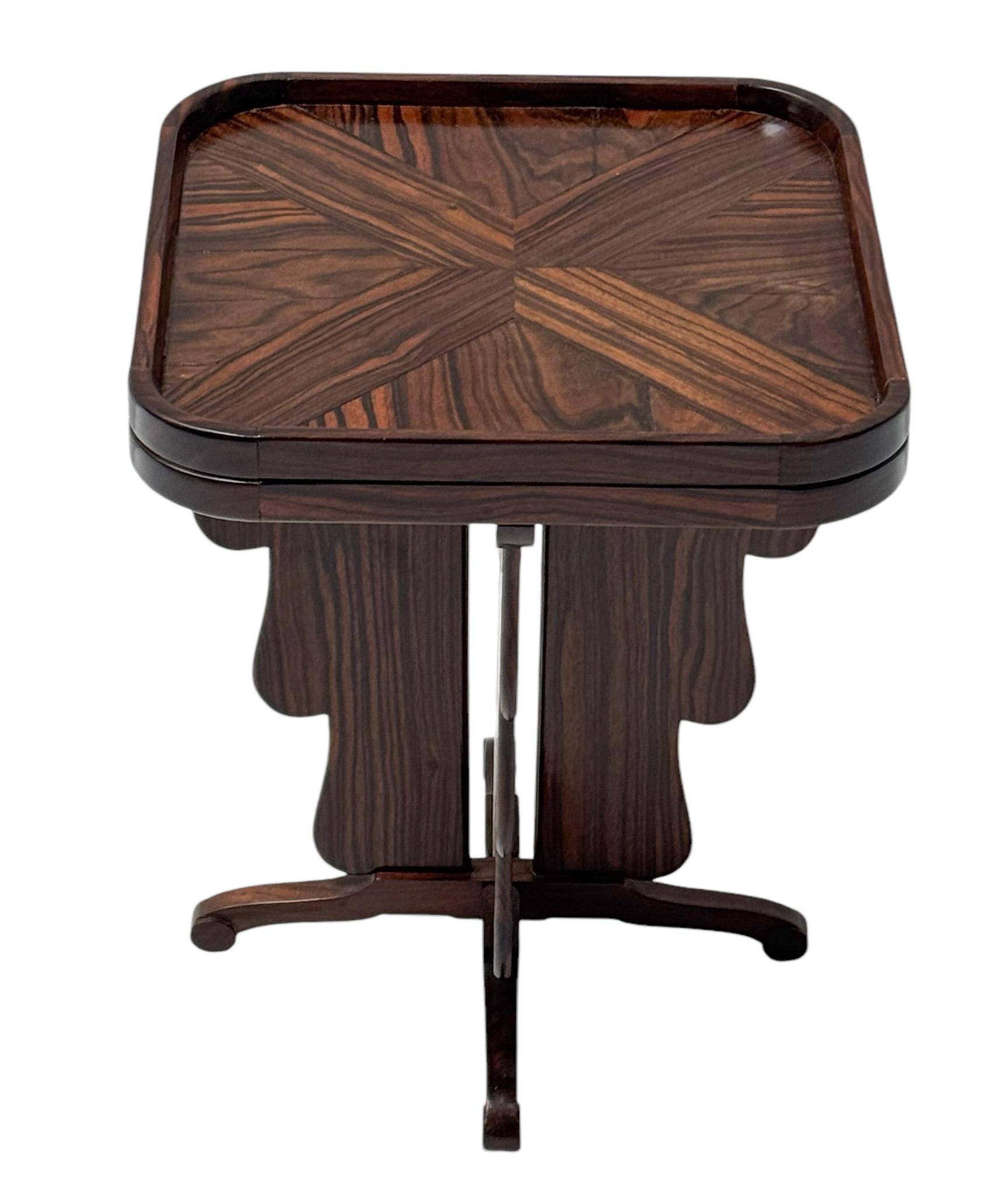 Magnificent and rare Art Deco Amsterdamse School side table.
Design by Max Coini Amsterdam.
Striking Dutch design from the 1920s.
Solid macassar ebony and original macassar ebony veneered frame and top.
The base is foldable and the top can be