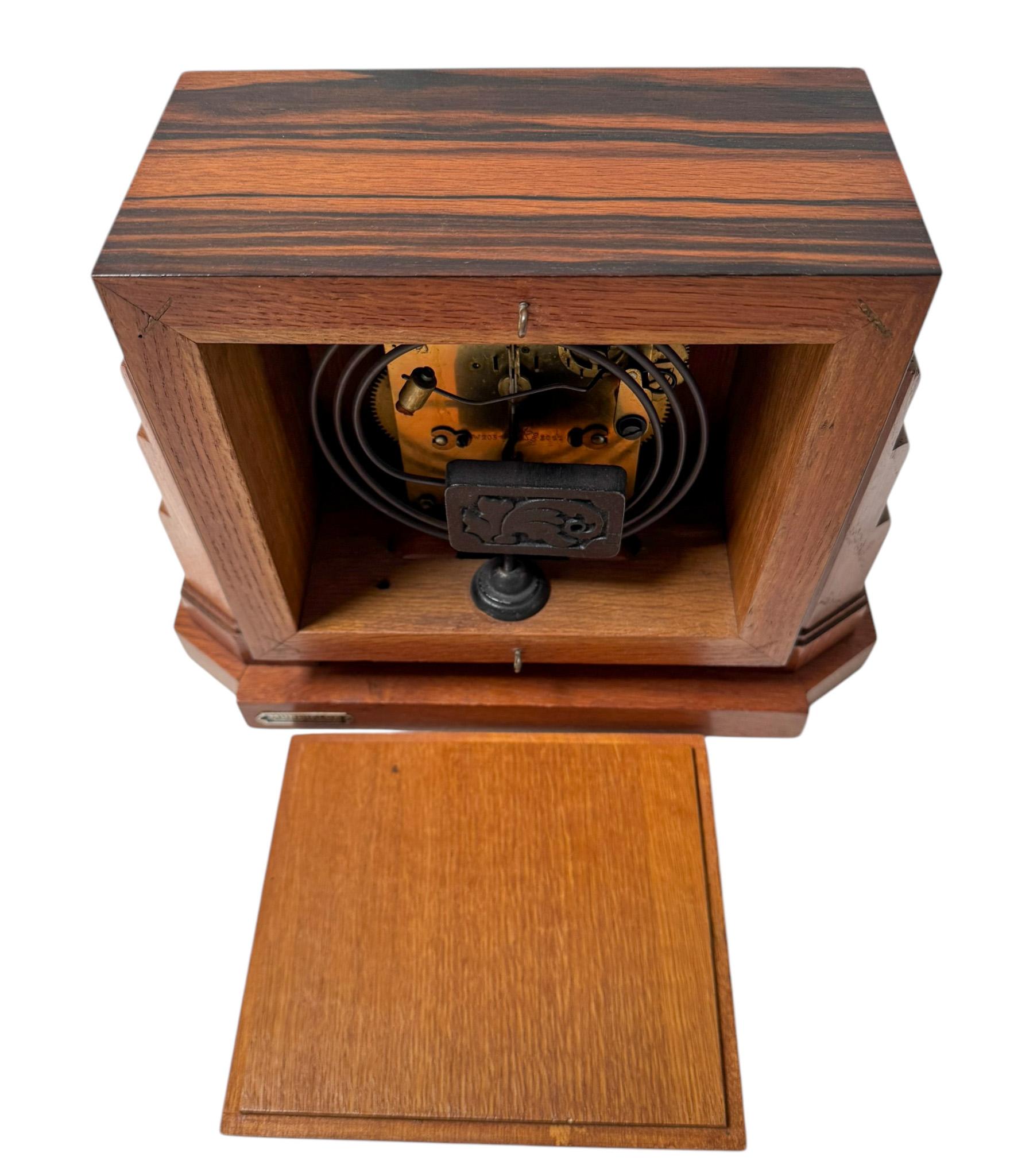 Inizio XX secolo Orologio da tavolo Art Deco Amsterdamse School di Mundiklok, anni '20 in vendita