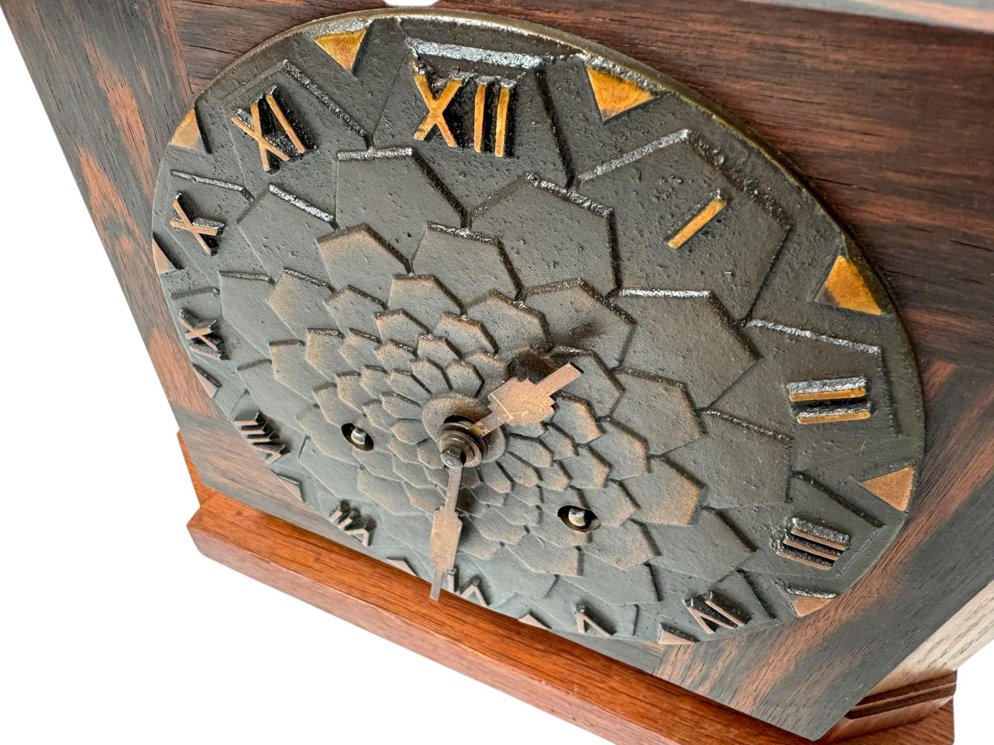Orologio da tavolo Art Deco Amsterdamse School di Mundiklok, anni '20 in vendita 1