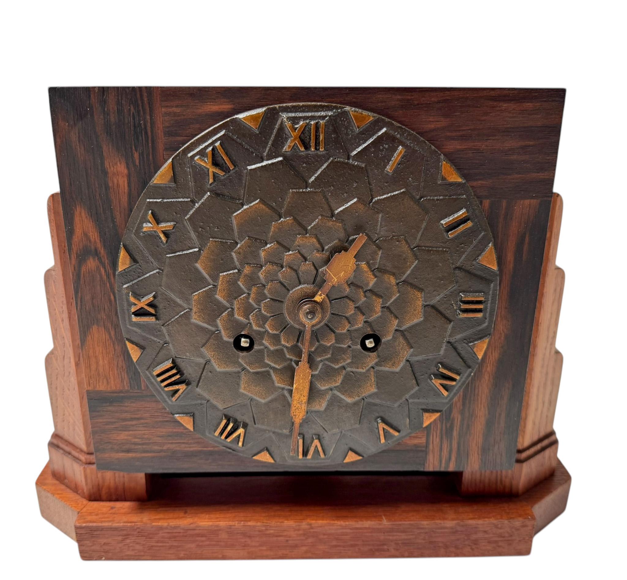 Orologio da tavolo Art Deco Amsterdamse School di Mundiklok, anni '20 in vendita 2