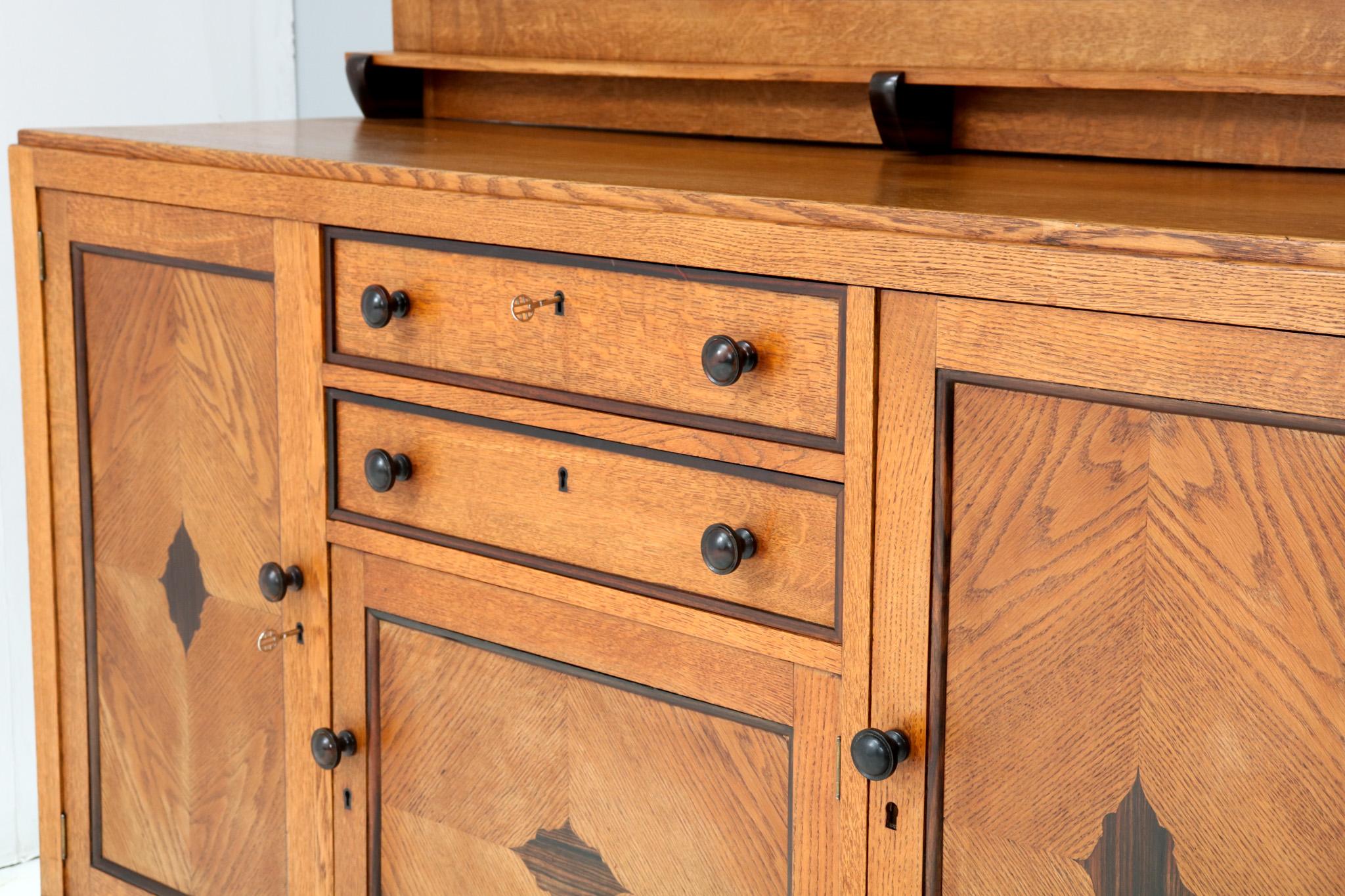 Credenza o credenza in quercia Art Deco Amsterdamse School di Fa. Perforazione, 1924 in vendita 3